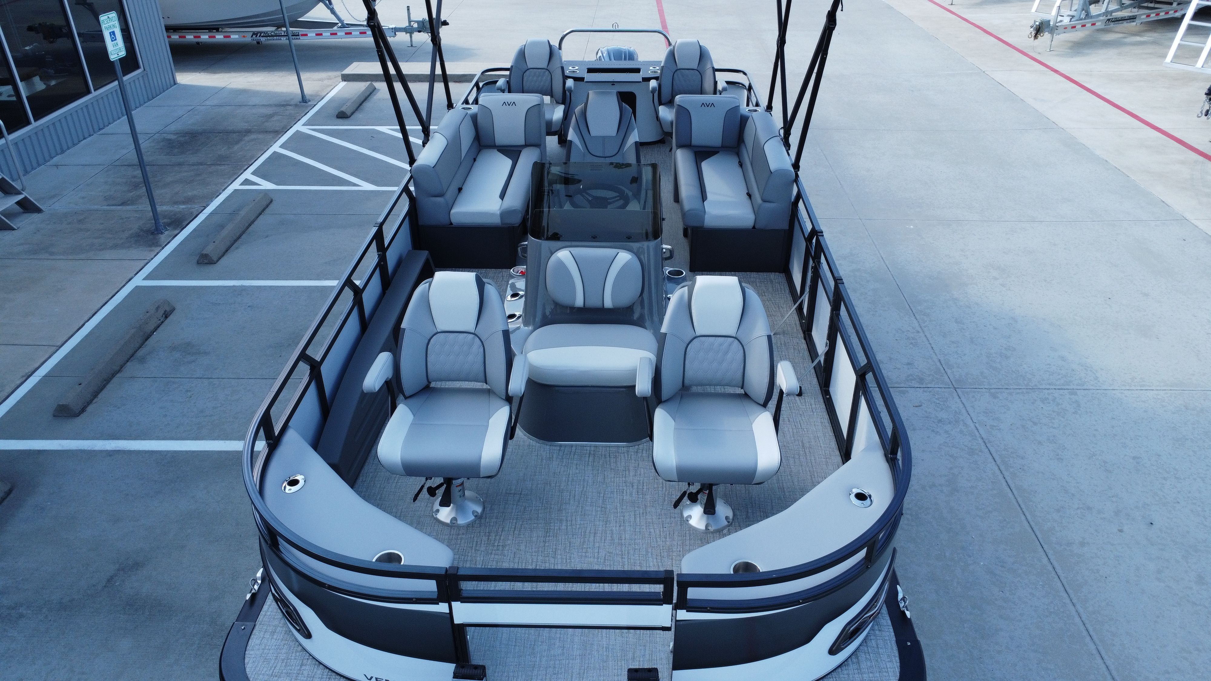 2025 Avalon Venture 85 Center Console Fish - 23' - 20