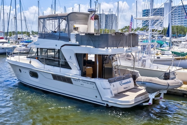 2022 Beneteau Swift Trawler 41 Fly