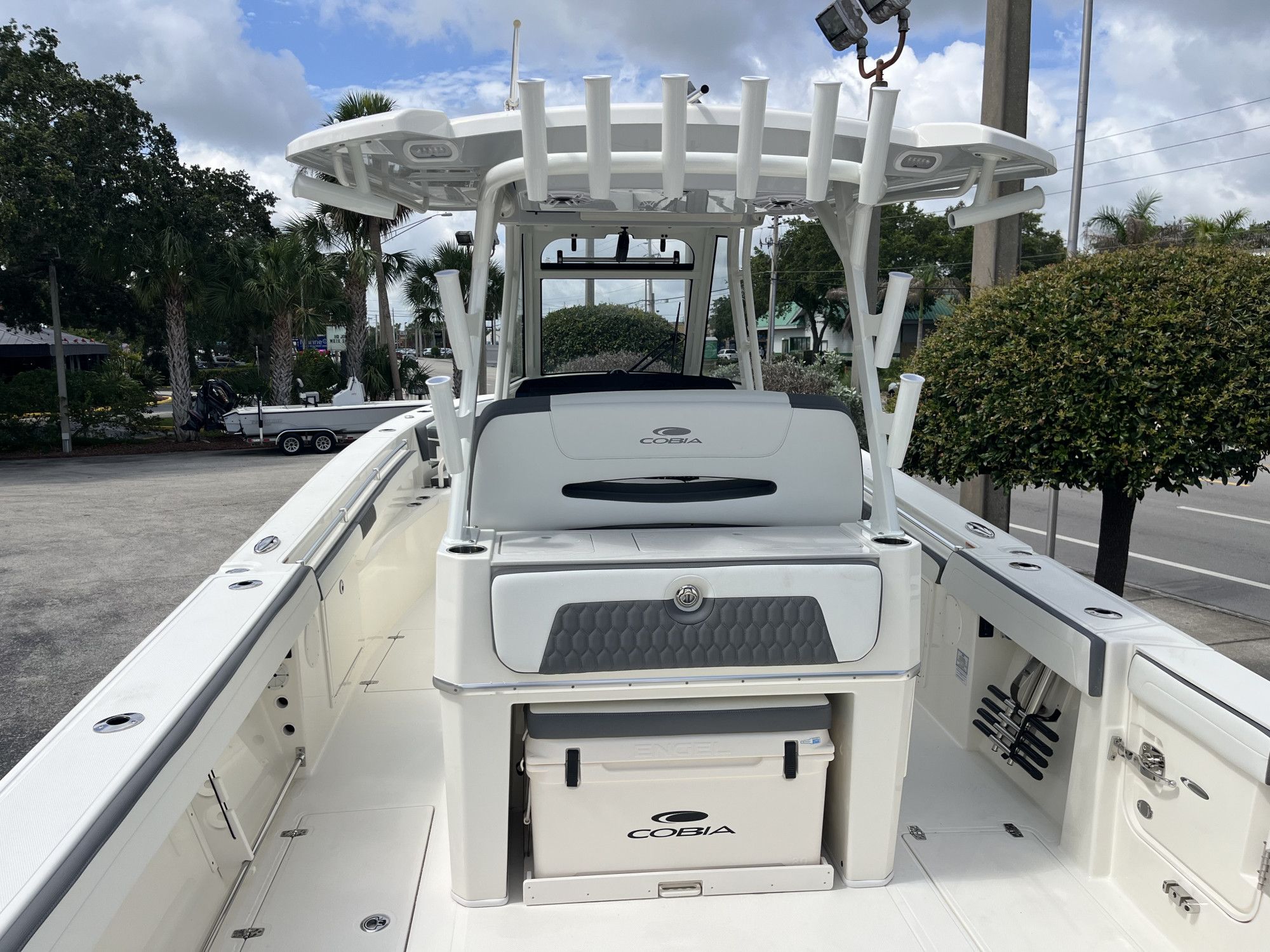 2026 Cobia 305 Center Console - 11