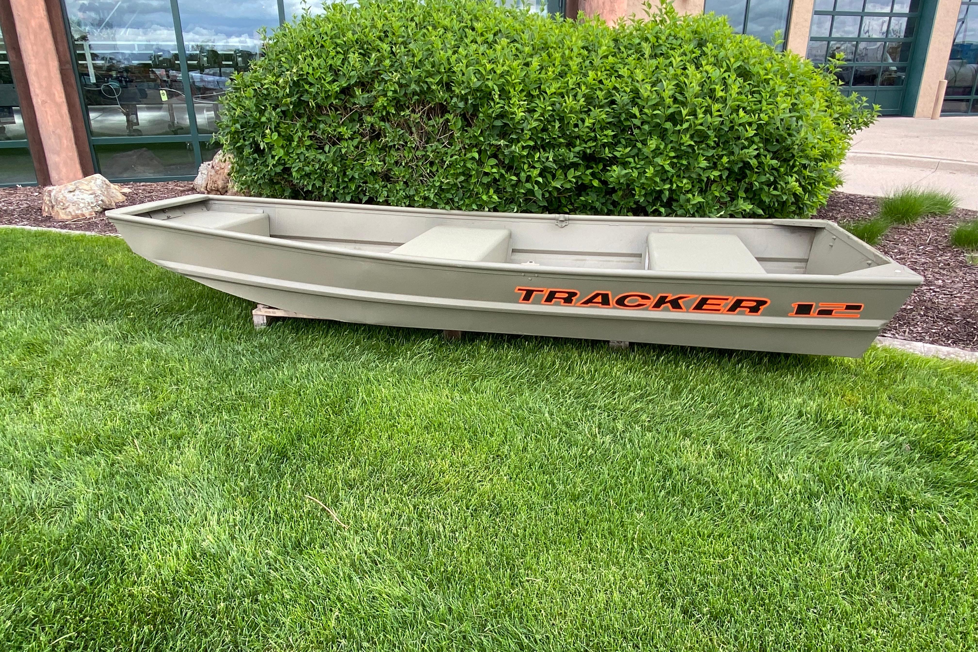 2025 Tracker Grizzly 12 Jon