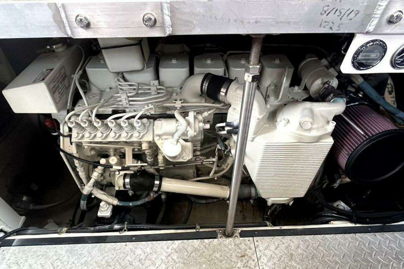 2000 Carver 396 Motor Yacht - Image 31