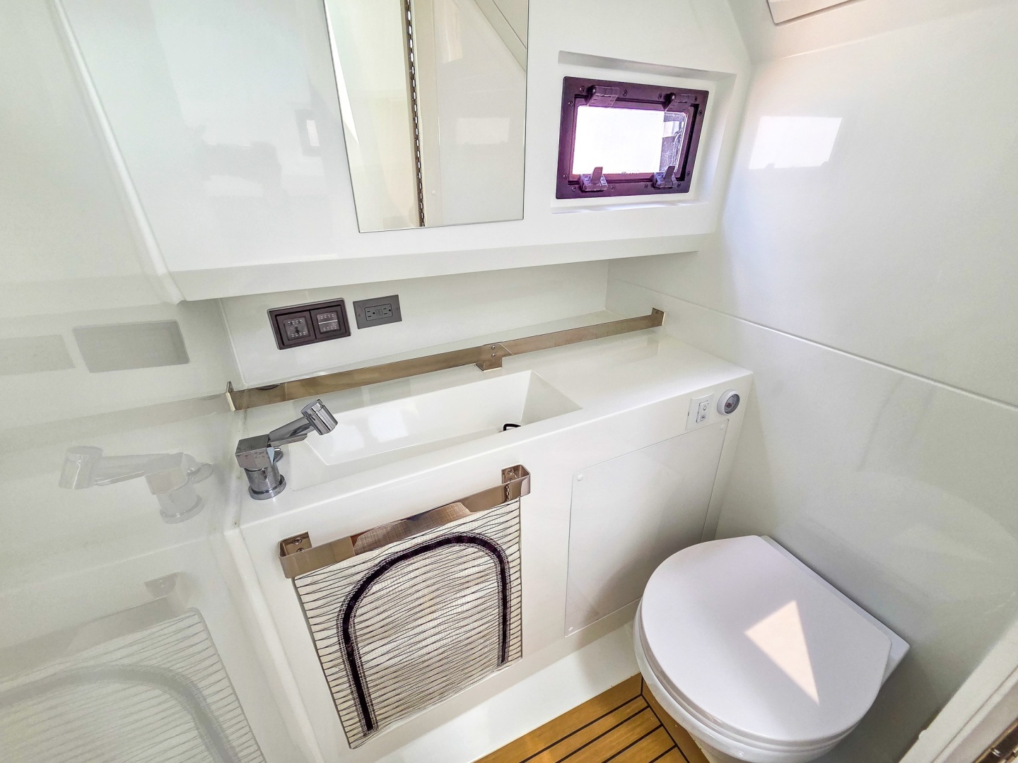2026 De Antonio Yachts D32 - Image 44