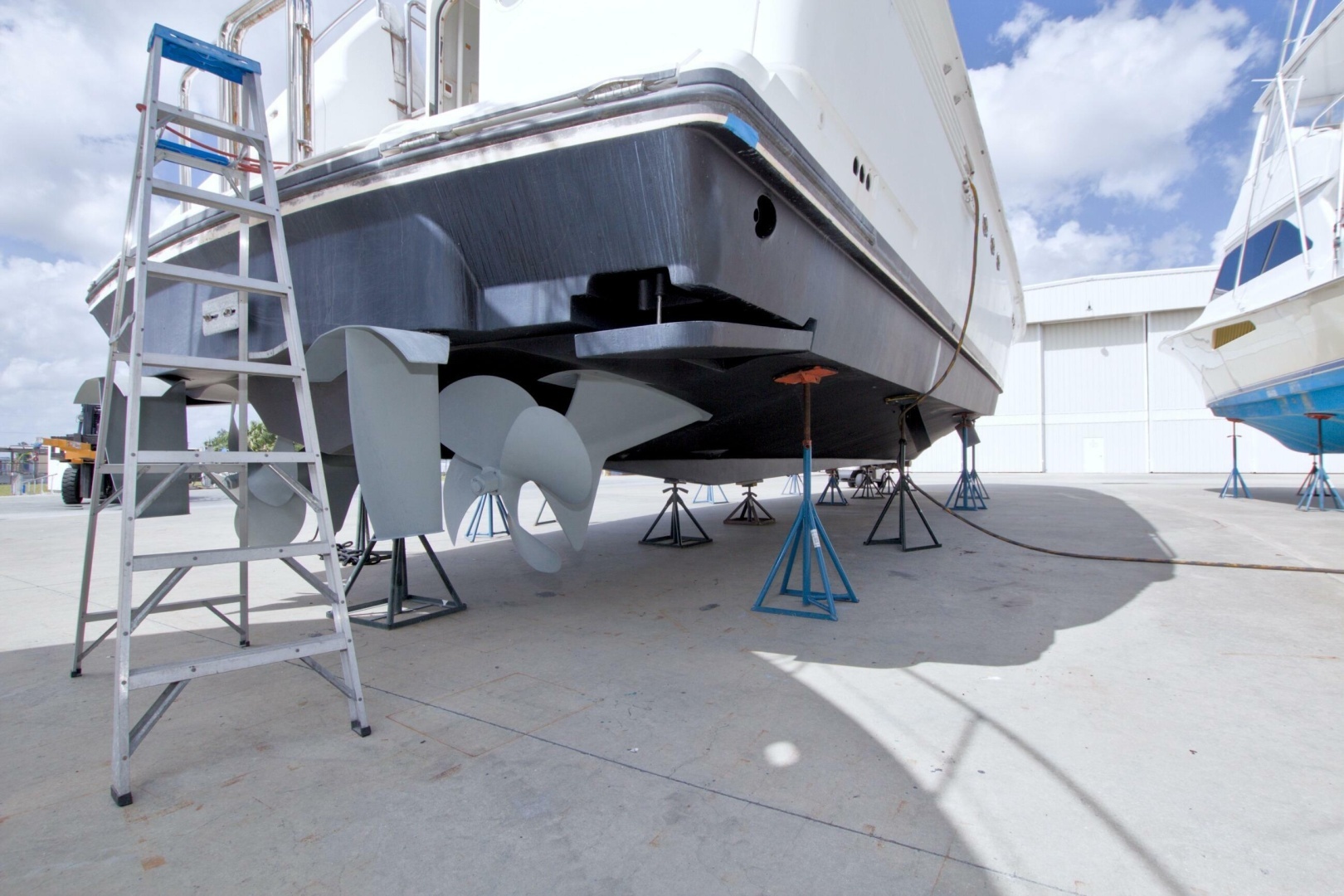 1998 Lazzara Yachts 76 Skylounge Grand Salon - Image 125