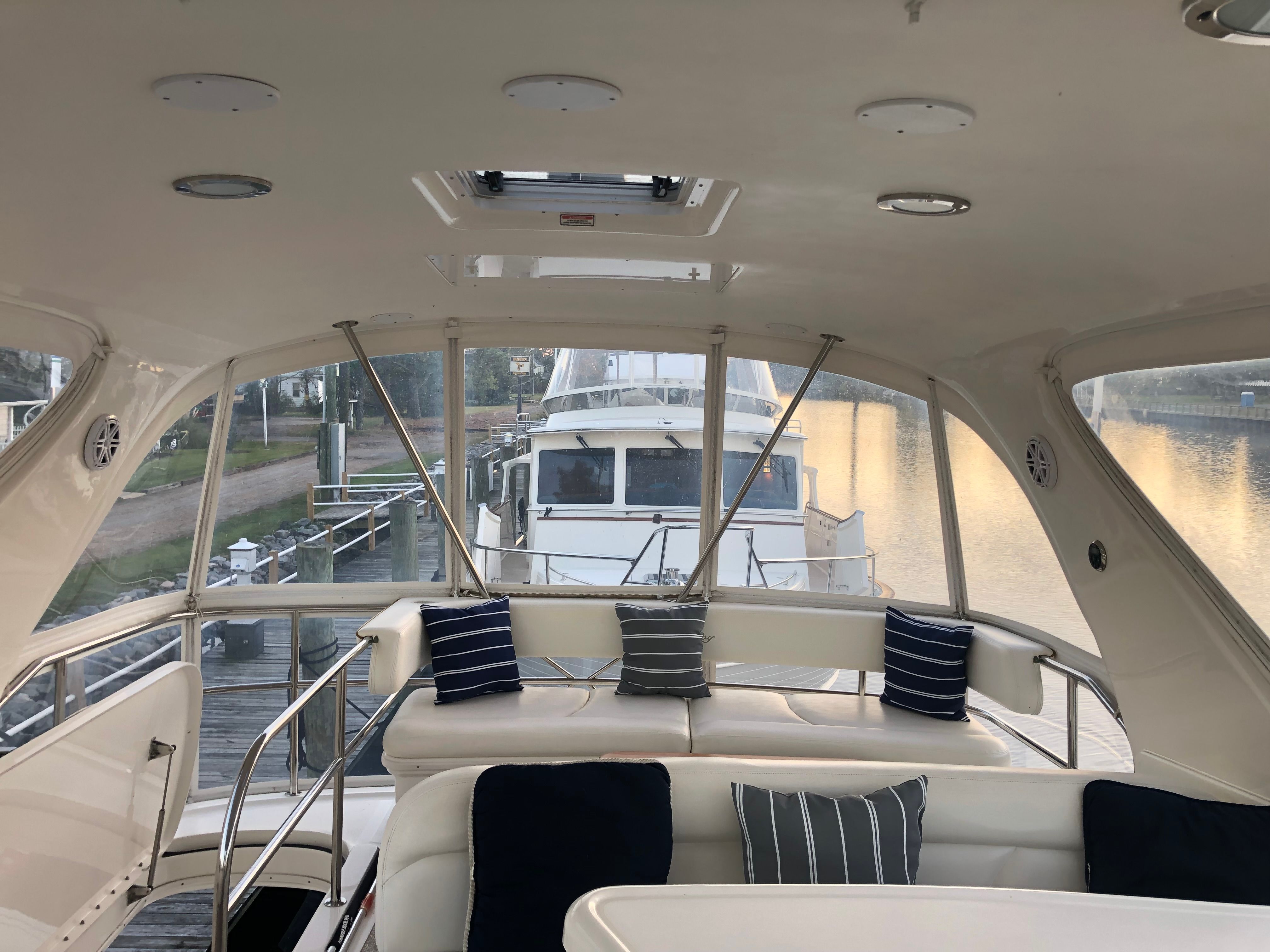 2000 Sea Ray 560 Sedan Bridge - 21