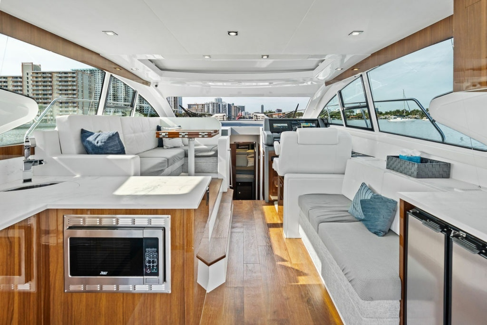 2022 Cruisers Yachts 46 CANTIUS - Image 21