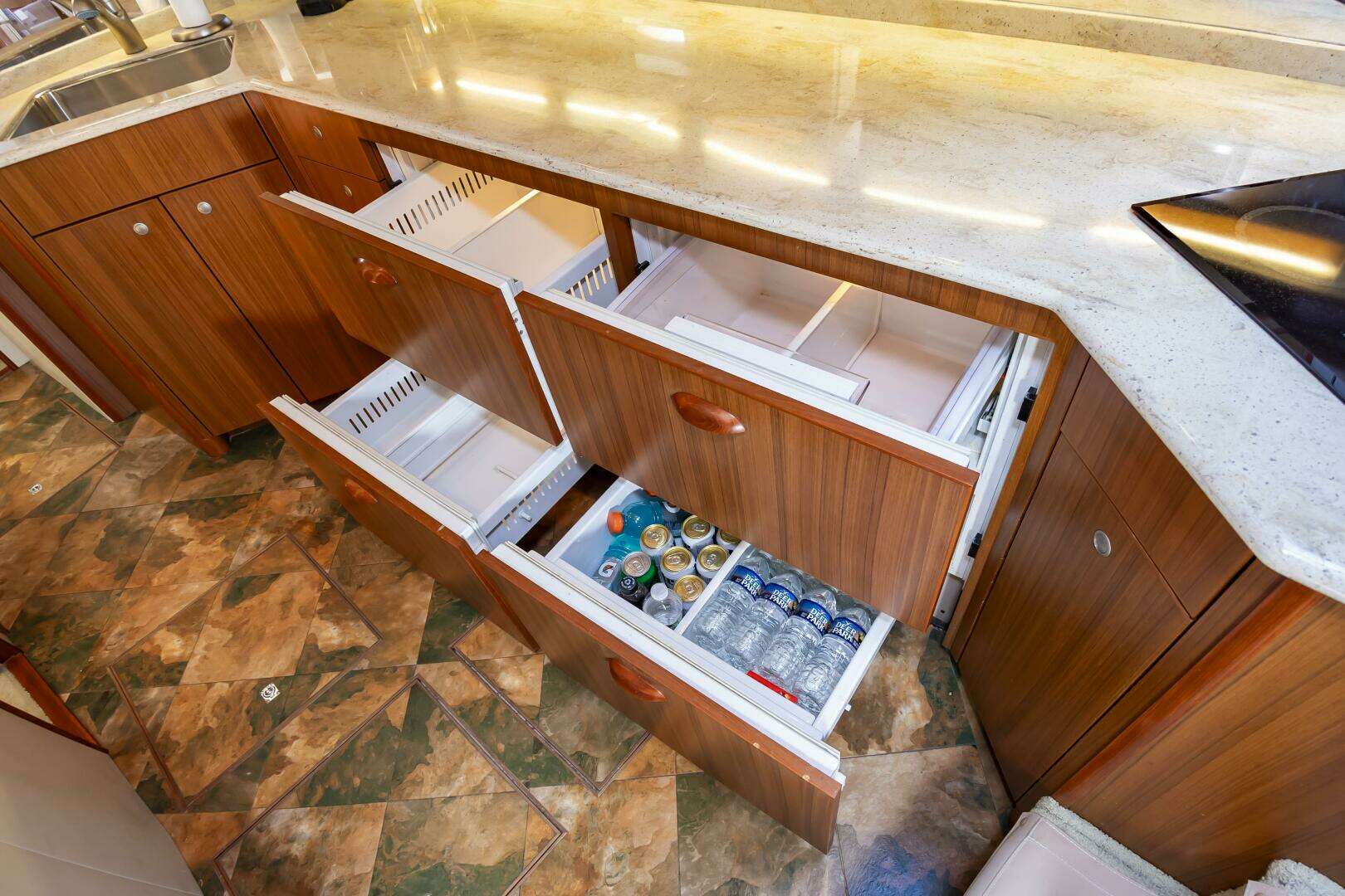 2010 Viking 52 Sport Coupe - Image 32