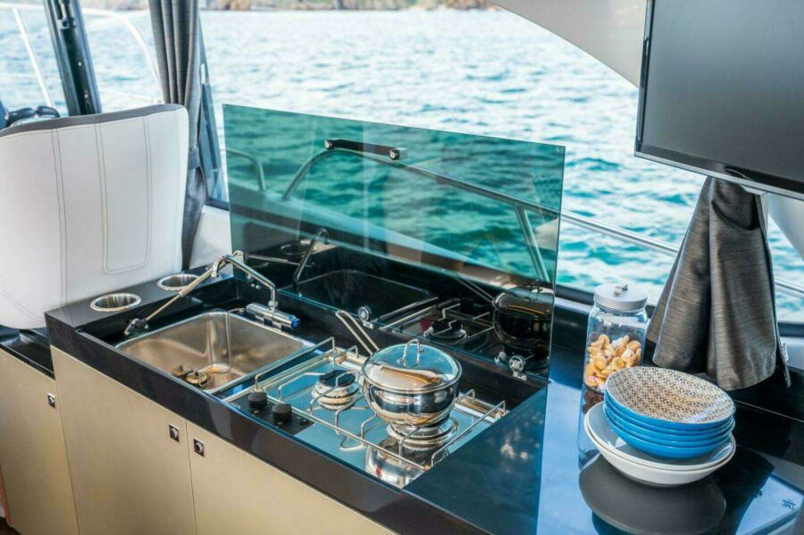 2026 Beneteau Antares 11 - Image 10