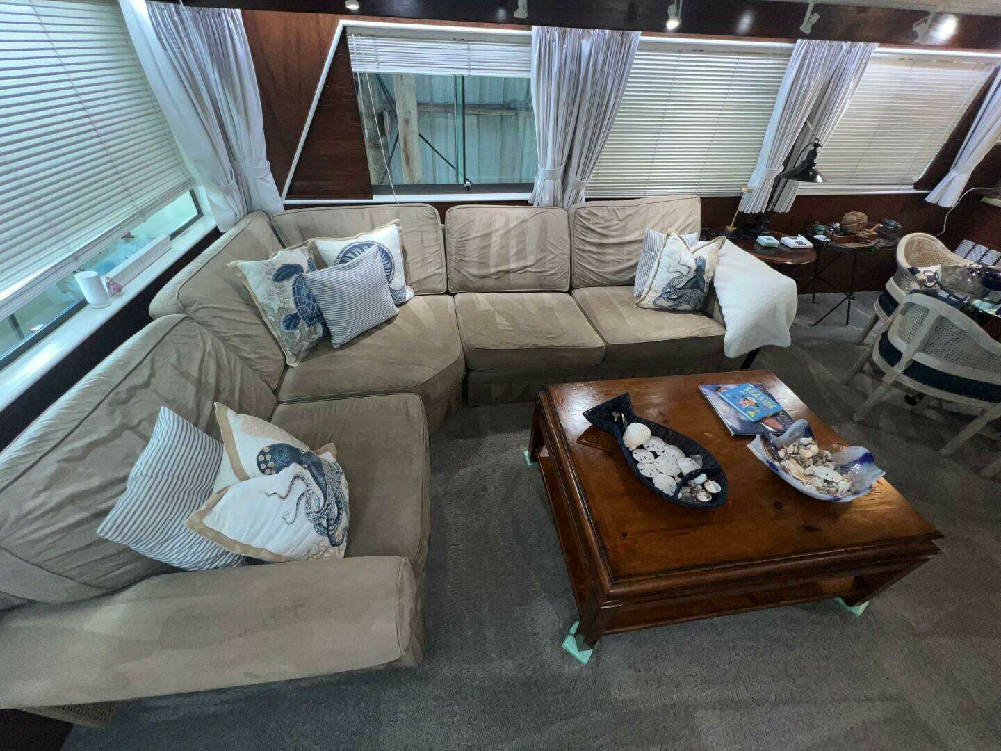 1988 Hatteras Motor Yacht - Image 22