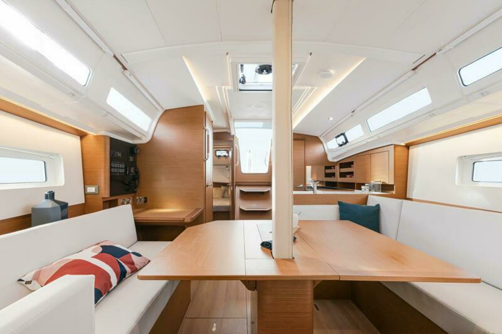 2026 Jeanneau Sun Odyssey 380 - Image 9