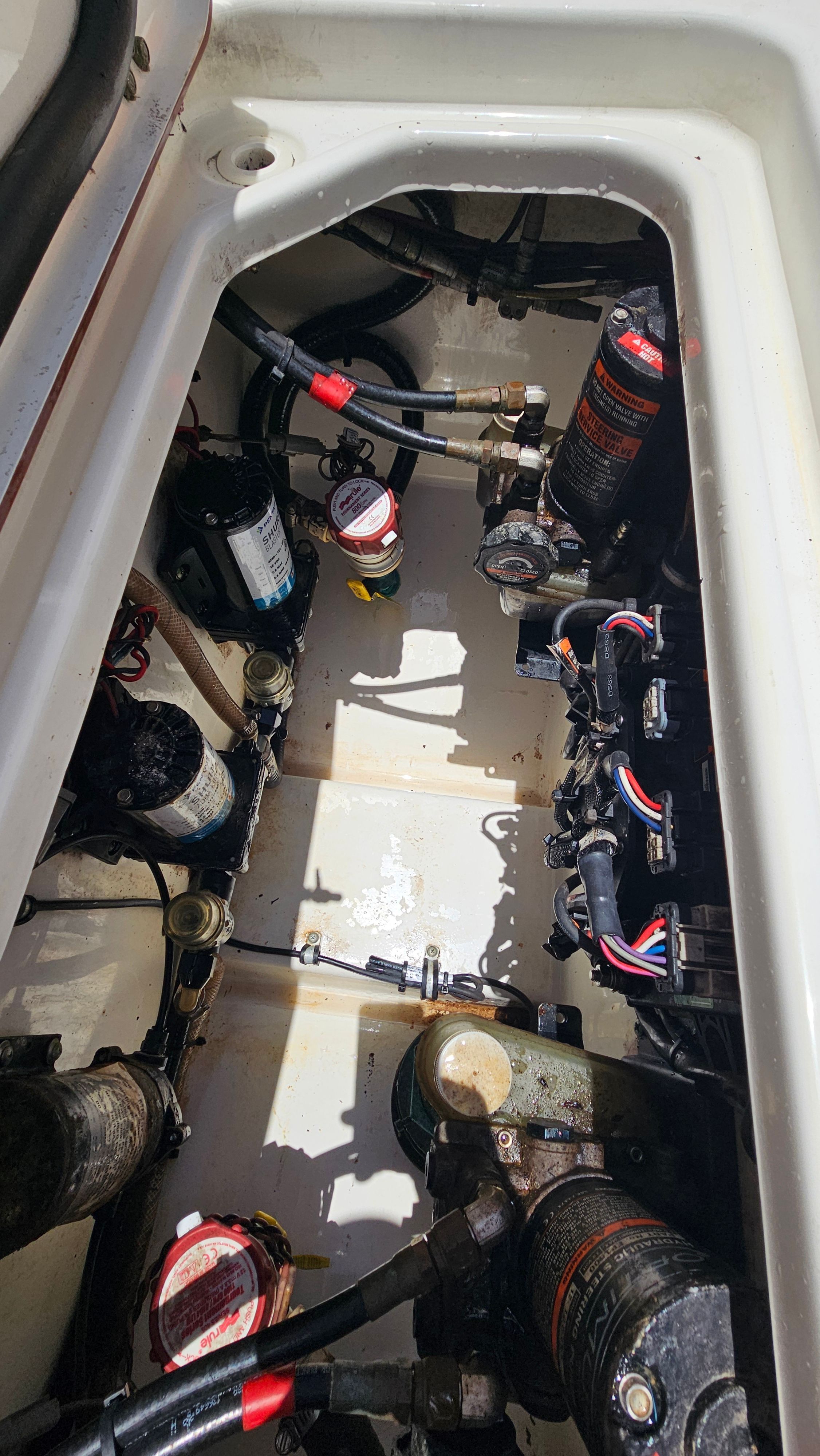 Engine compartment of a 2015 Sea Hunt Gamefish 30 boat.