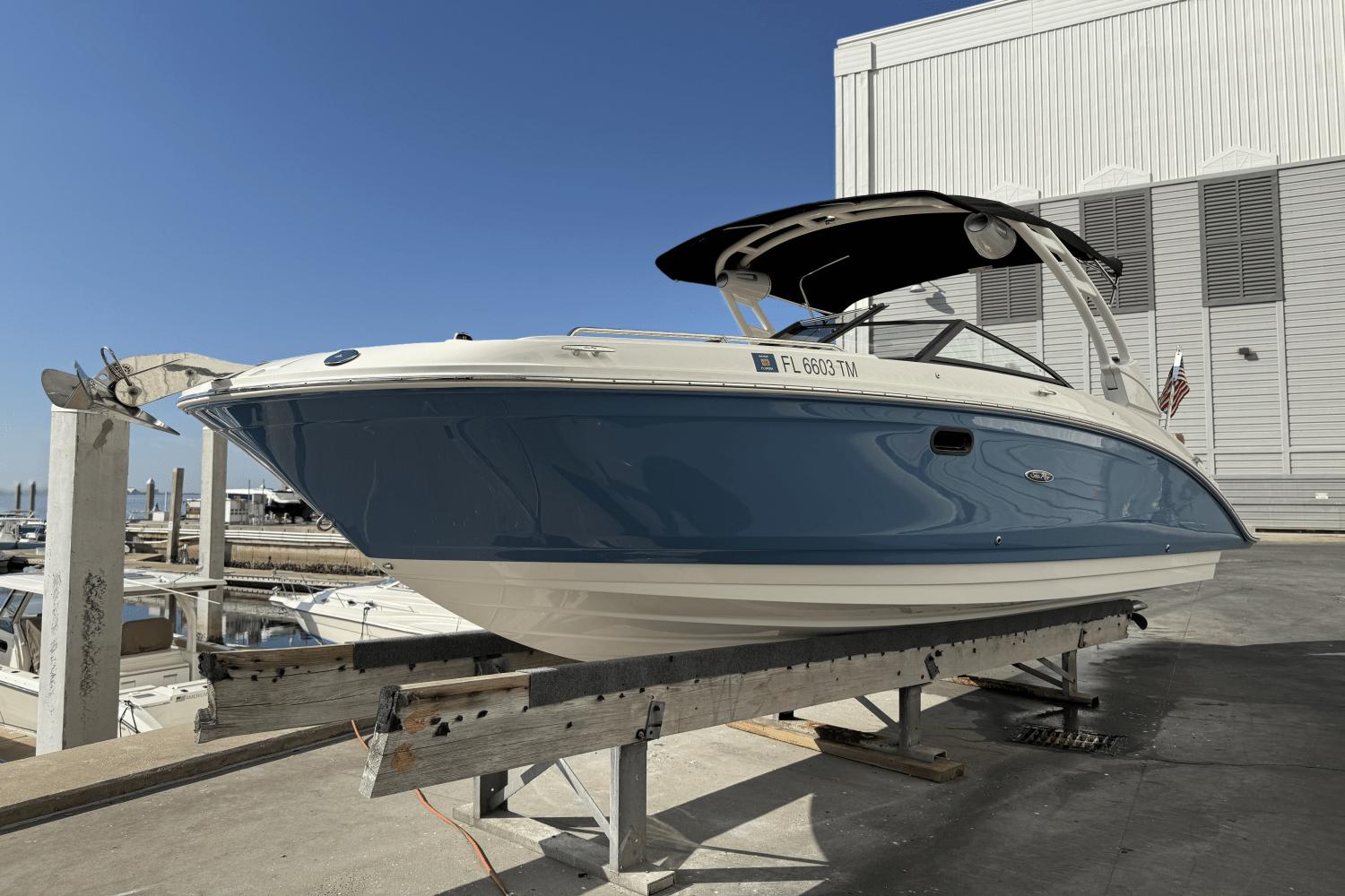 2023 Sea Ray SDX 270 Outboard