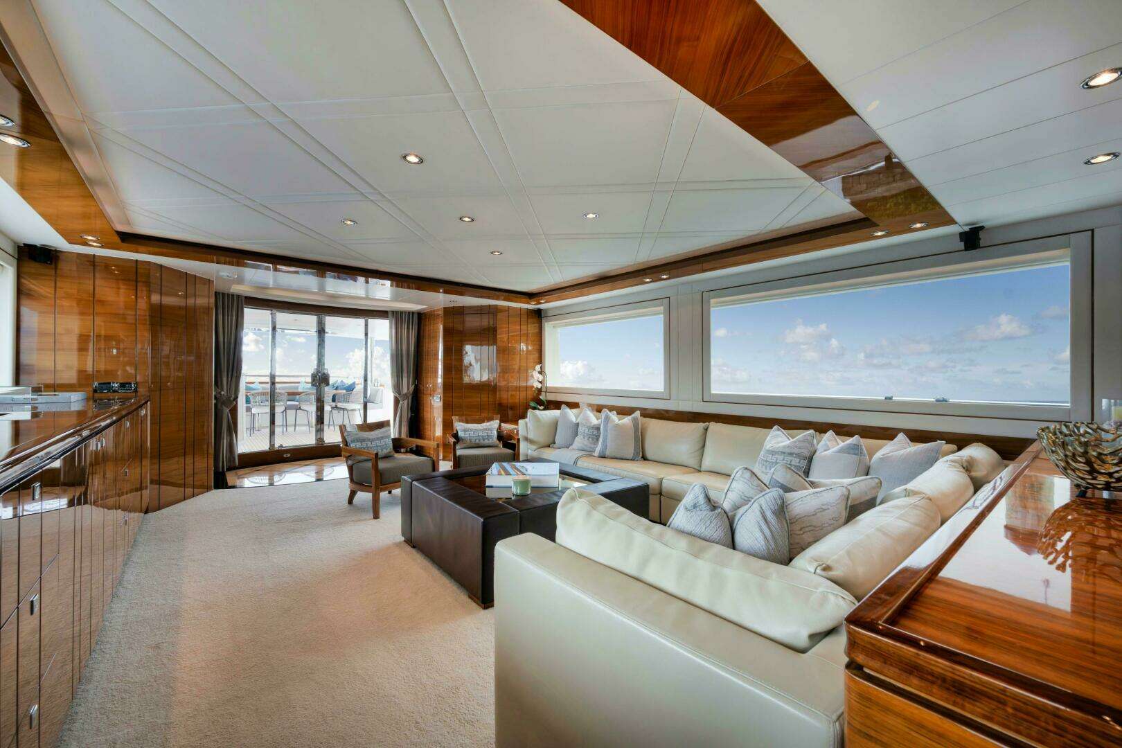 2012 Horizon P110 Tri-Deck - Image 5