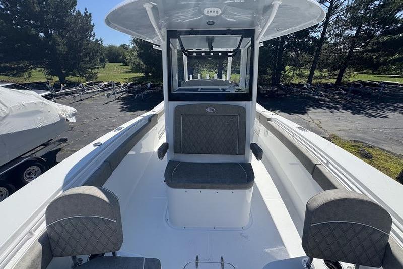2026 Sea Hunt Gamefish 30 Forward Seating boat with spacious deck and seating.