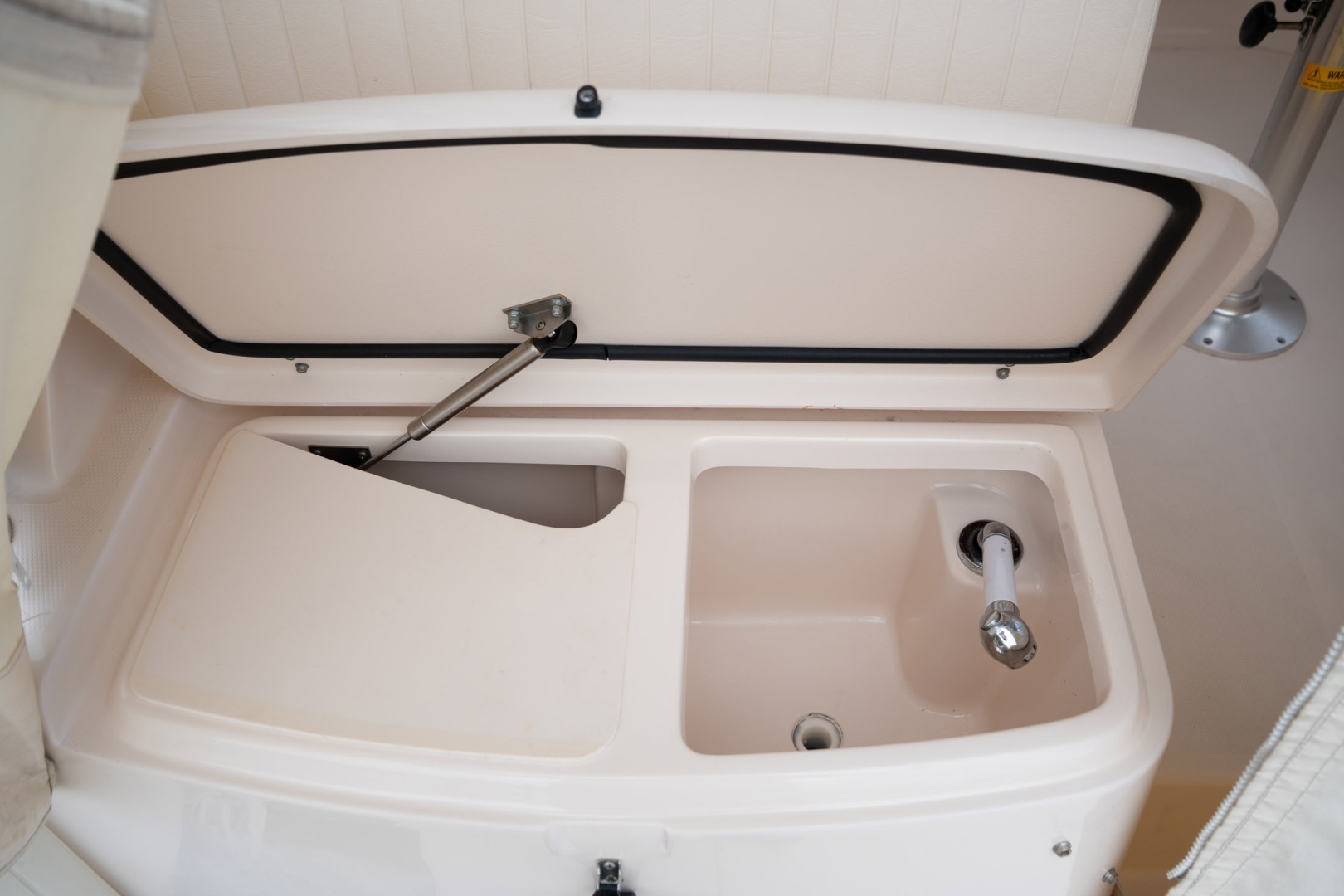 2009 Grady-White Express 330 - Image 28
