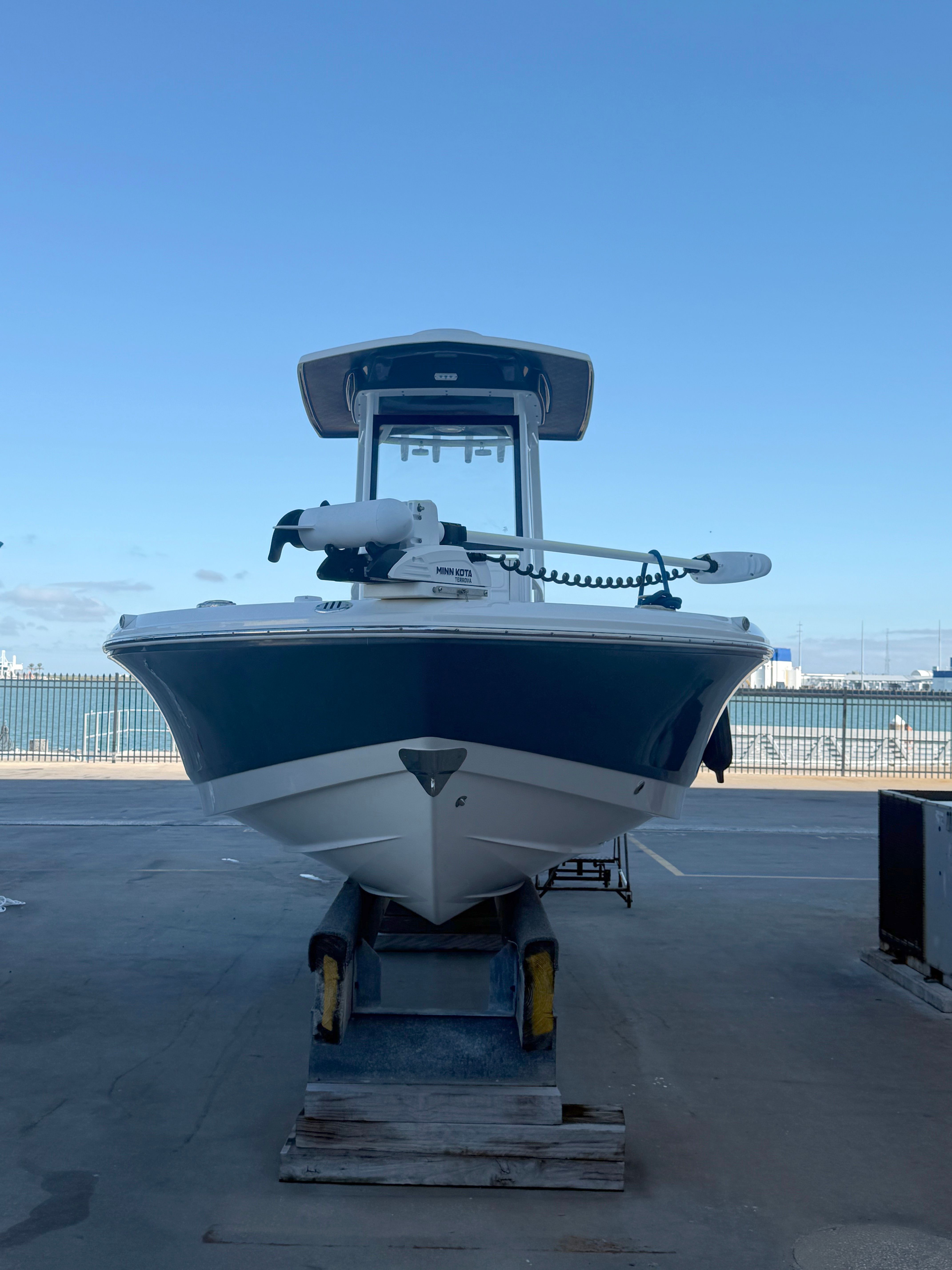 2023 Robalo 246 Cayman - 4