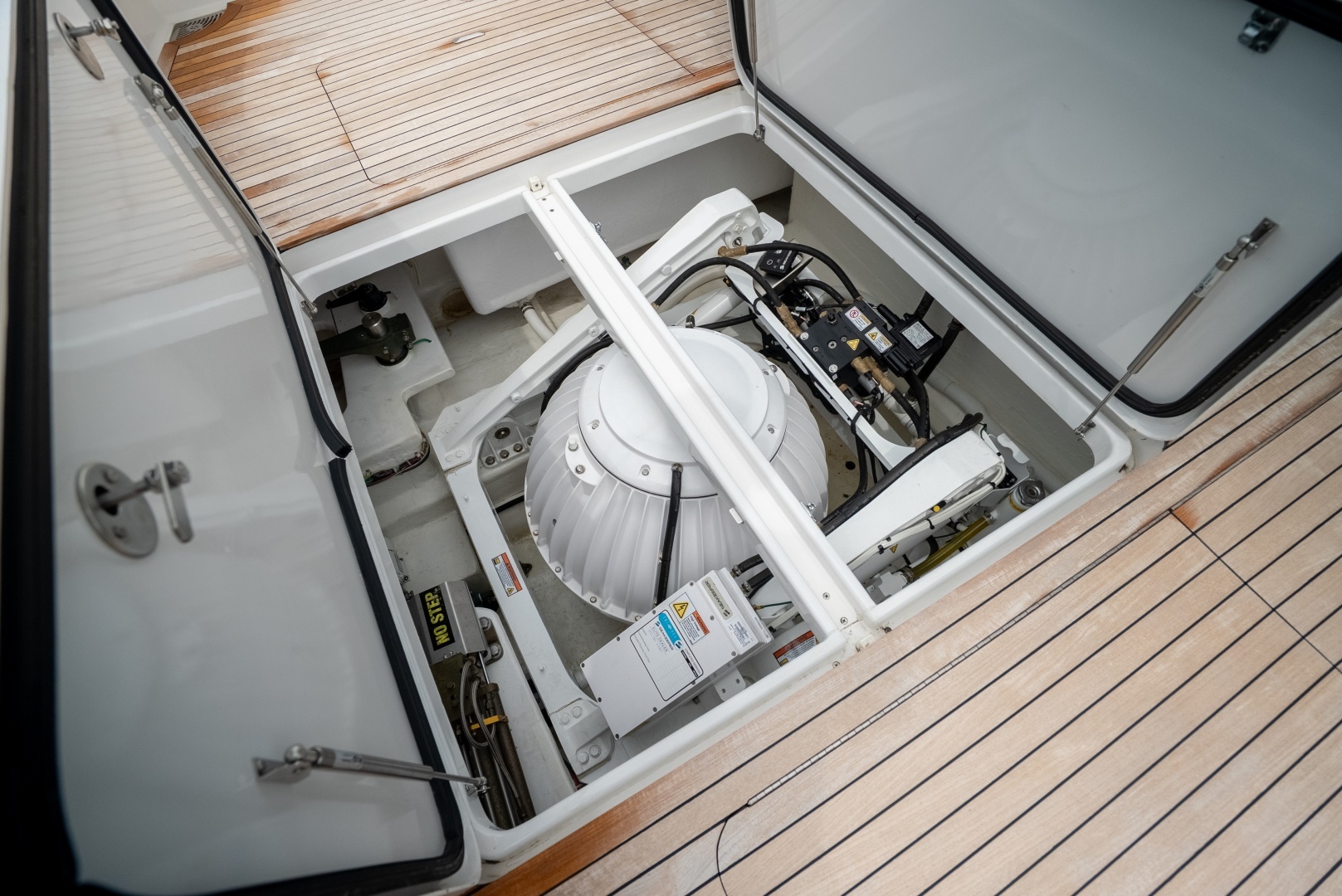 2007 Viking Enclosed Flybridge - Image 29