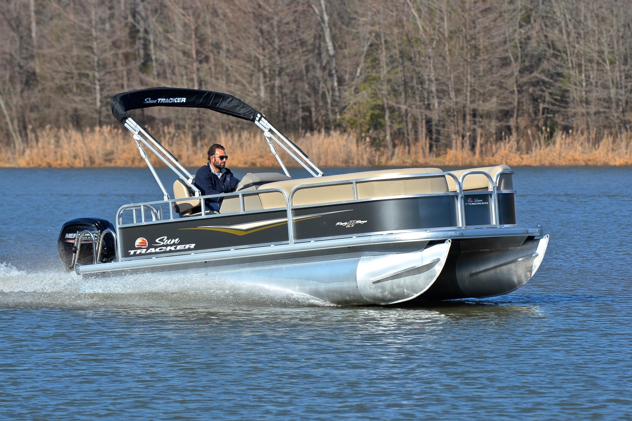 2025 Sun Tracker Party Barge 18 DLX