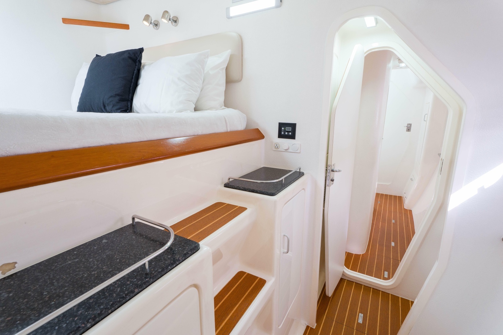 2011 Voyage Yachts 520 - Image 36