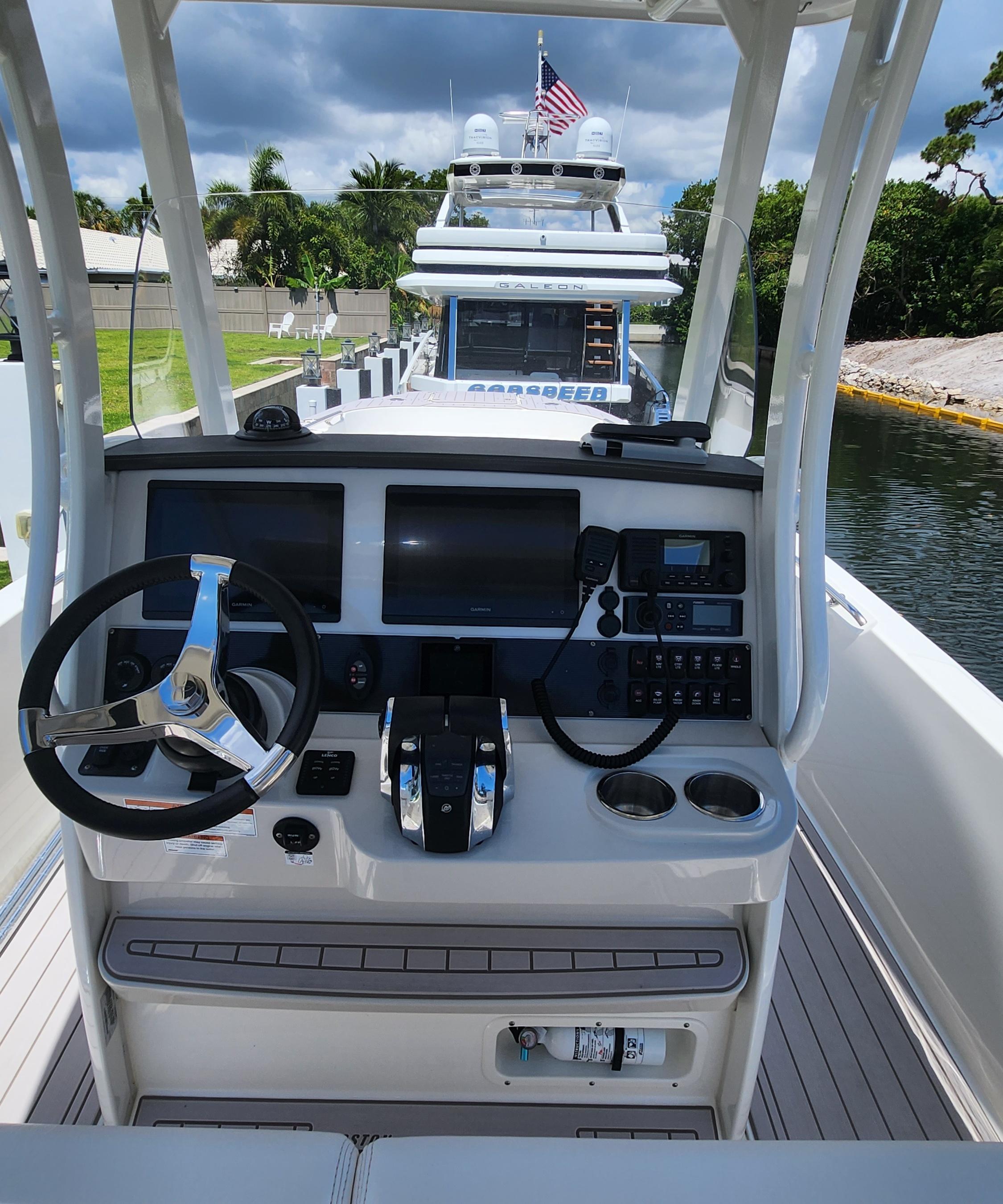 2021 Boston Whaler Dauntless 27 boat helm with modern controls and navigation screens.