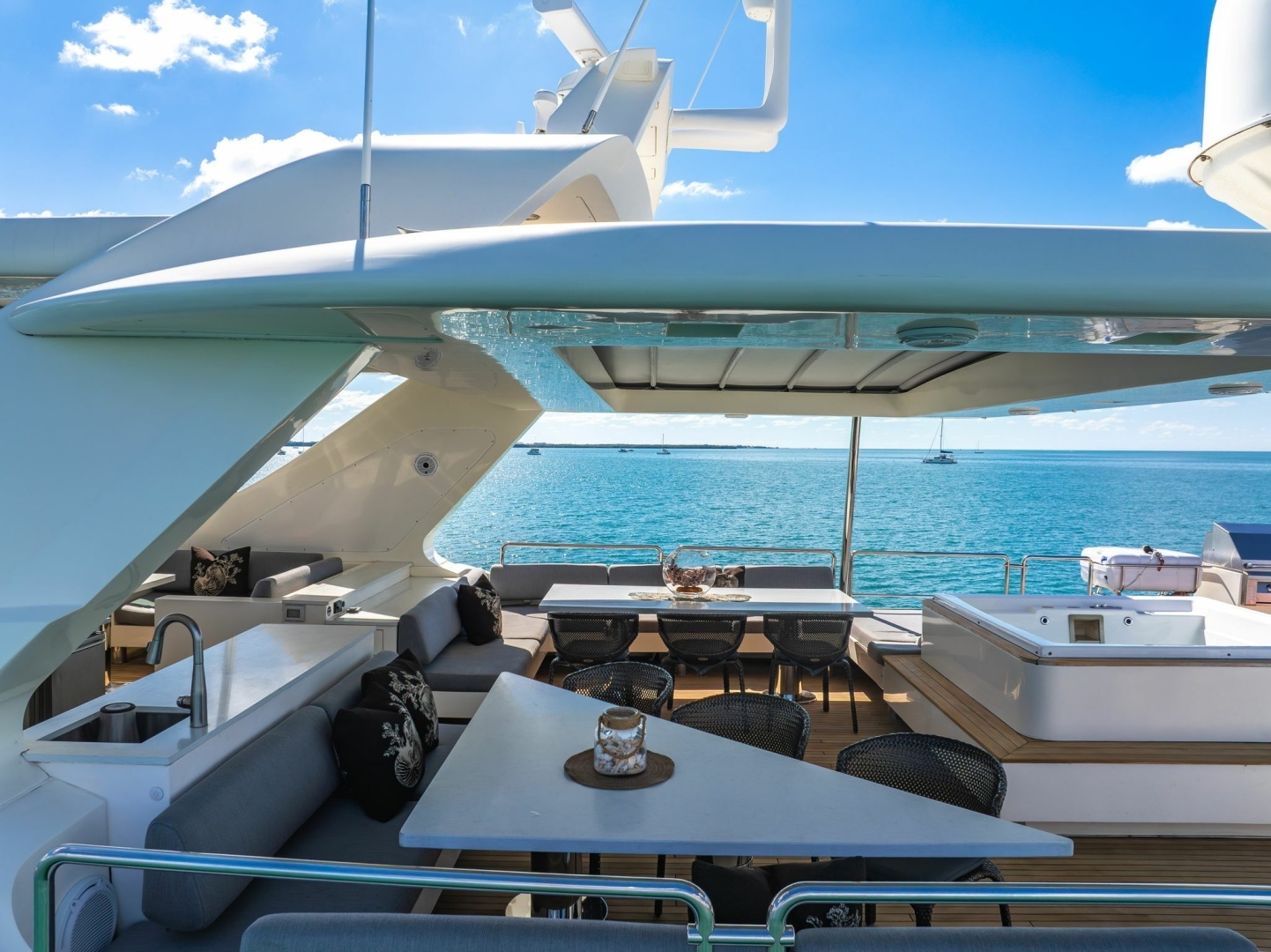2005 Azimut 105 - Image 14