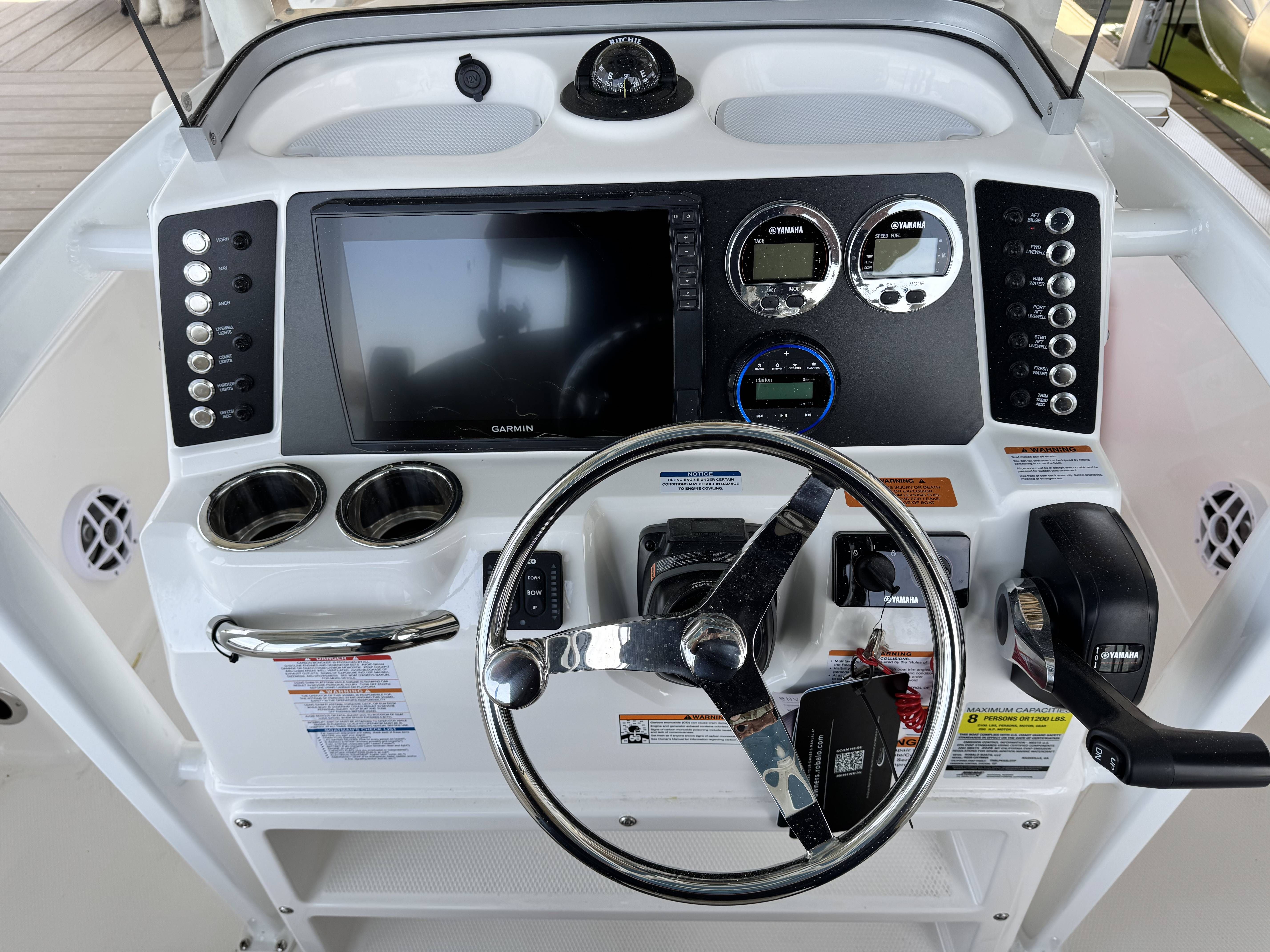 2026 Robalo 226 - 28