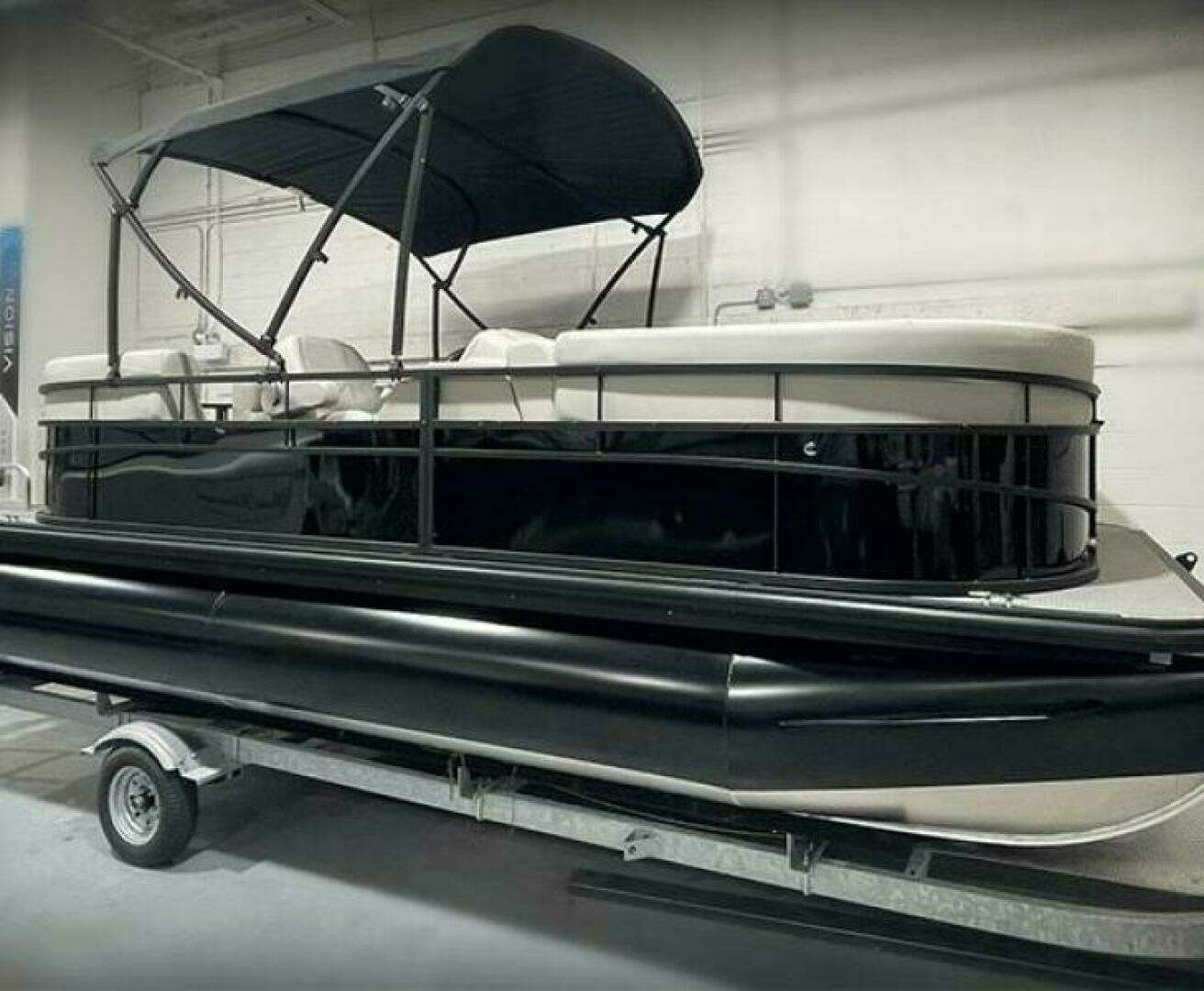 2024 Vision WX Tritoon - Image 2