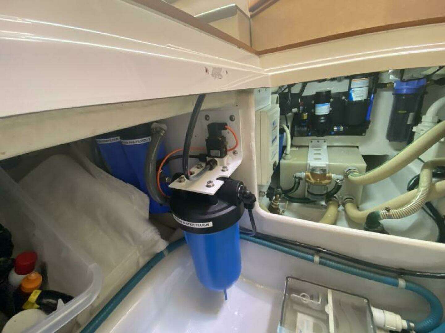 2006 Cabo 40 Express - Image 40