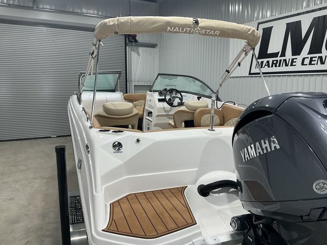 2026 NauticStar 223DC Deck - 18