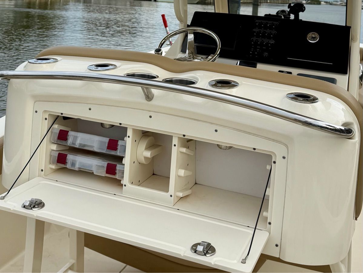 Scout 235 XSF 2020 boat console with storage and cup holders.