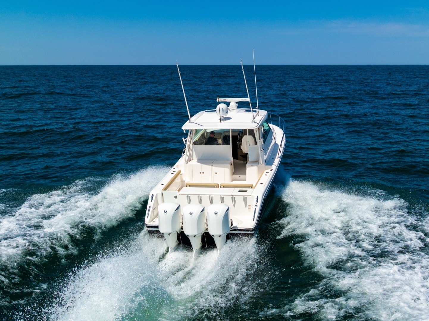 2016 Pursuit OS 385 Offshore - Image 6