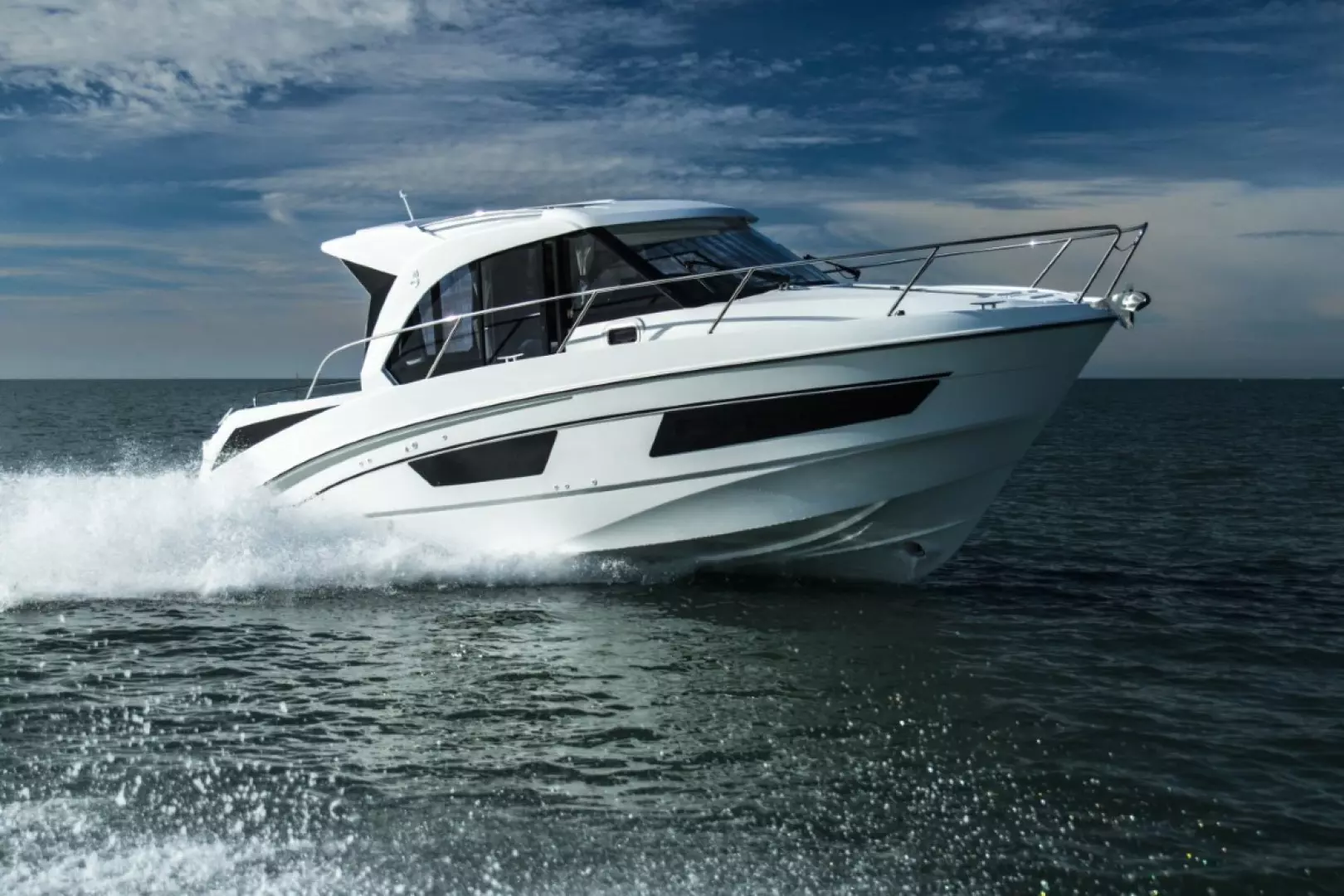 2025 Beneteau Antares 9 - Image 2