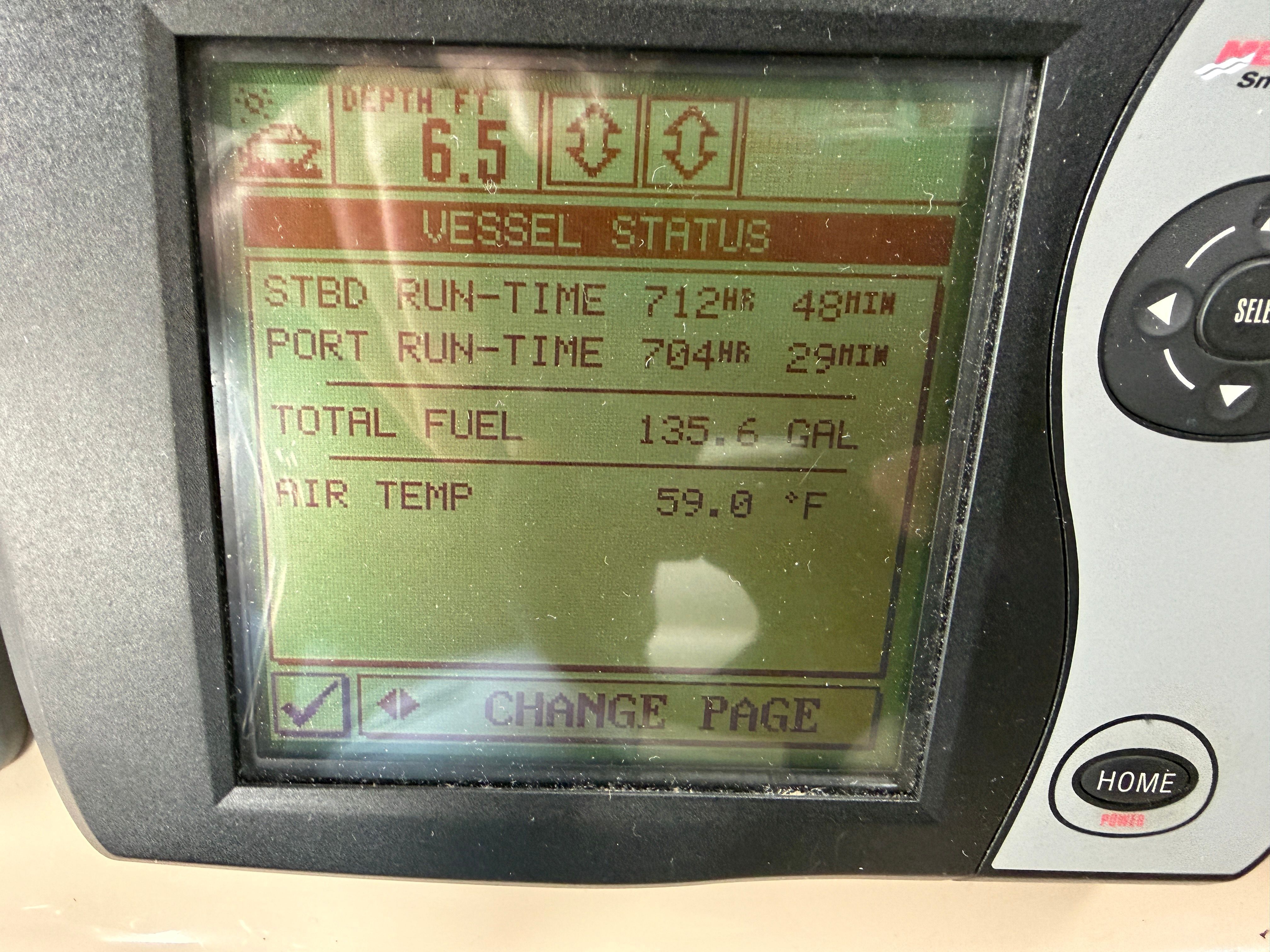 Boat display showing runtime and fuel data, Sea Ray 290 Amberjack 2005.