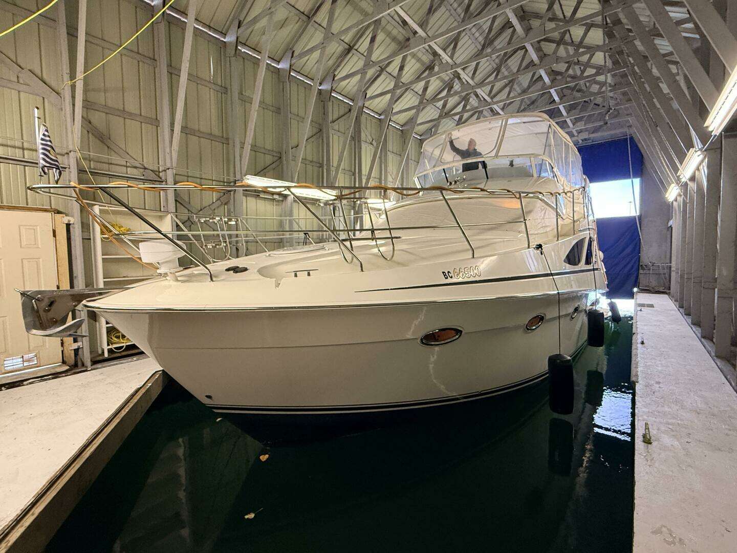 2006 Silverton 38 Sport Bridge - Image 23