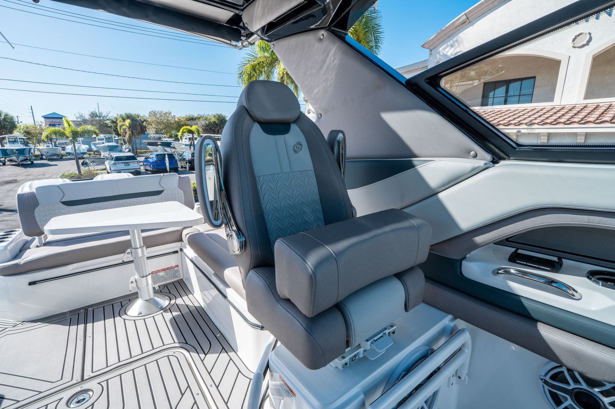 2026 Hurricane SunDeck 3200 OB - 22