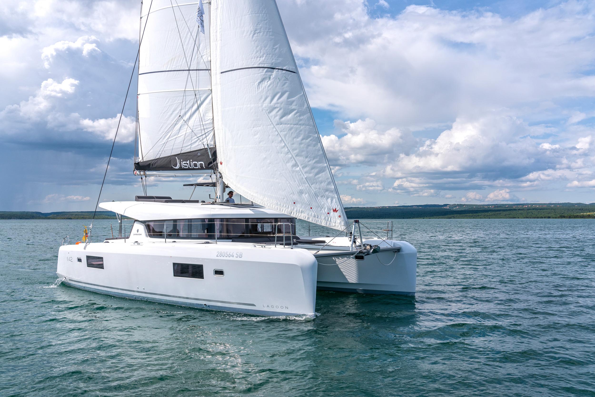 2023 Lagoon 42