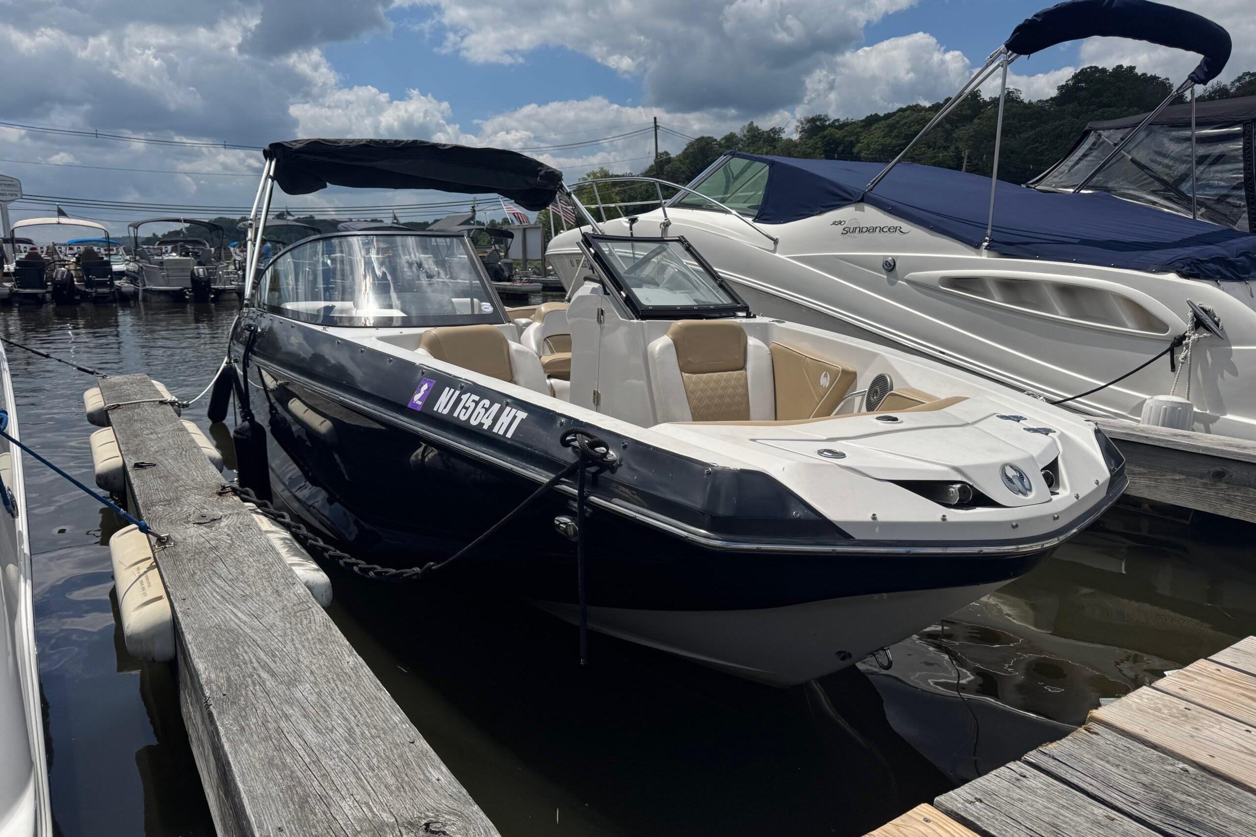 2015 Scarab 255 Platinum