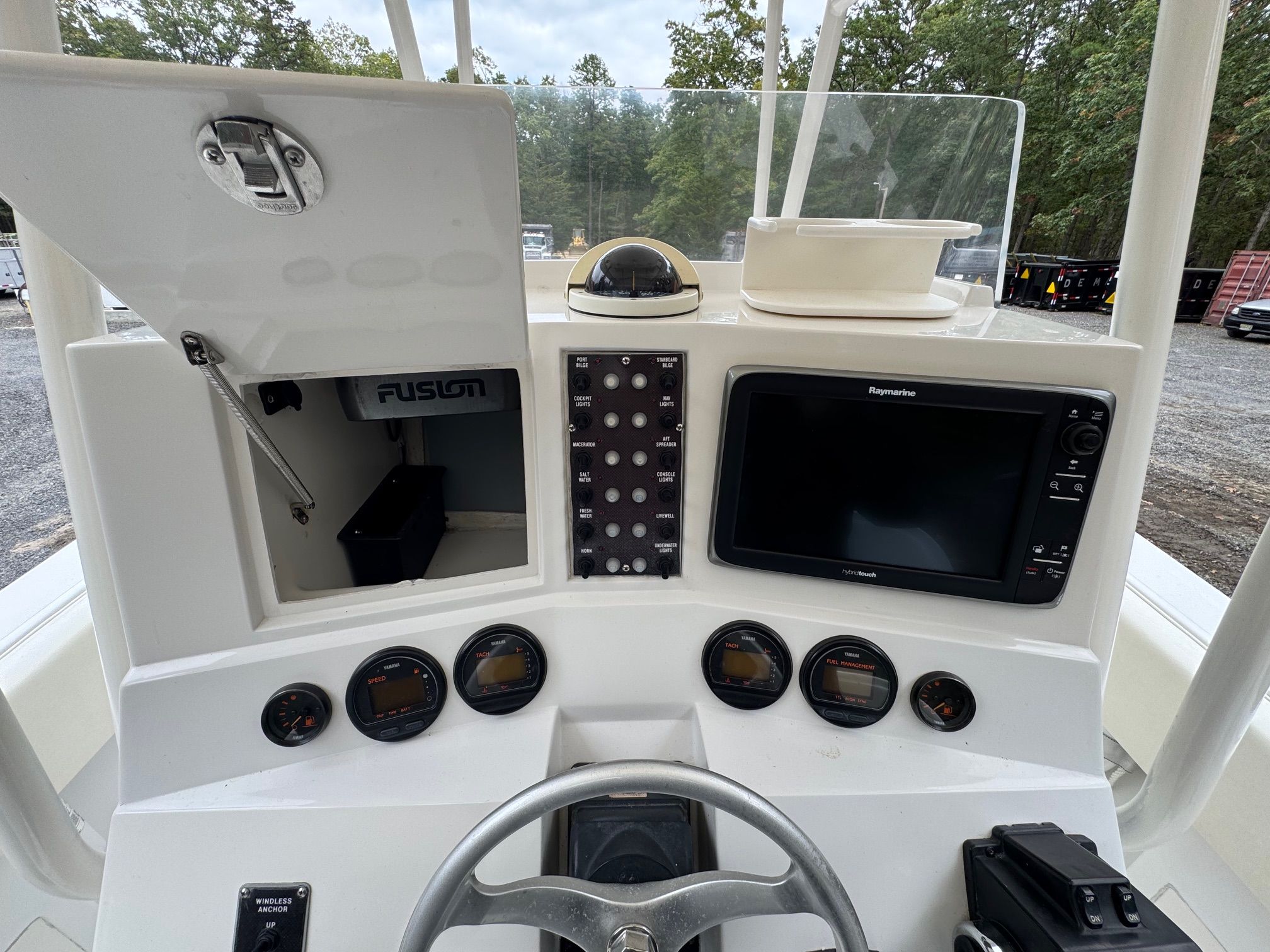 2000 Jupiter 27' Cuddy Cabin - 4