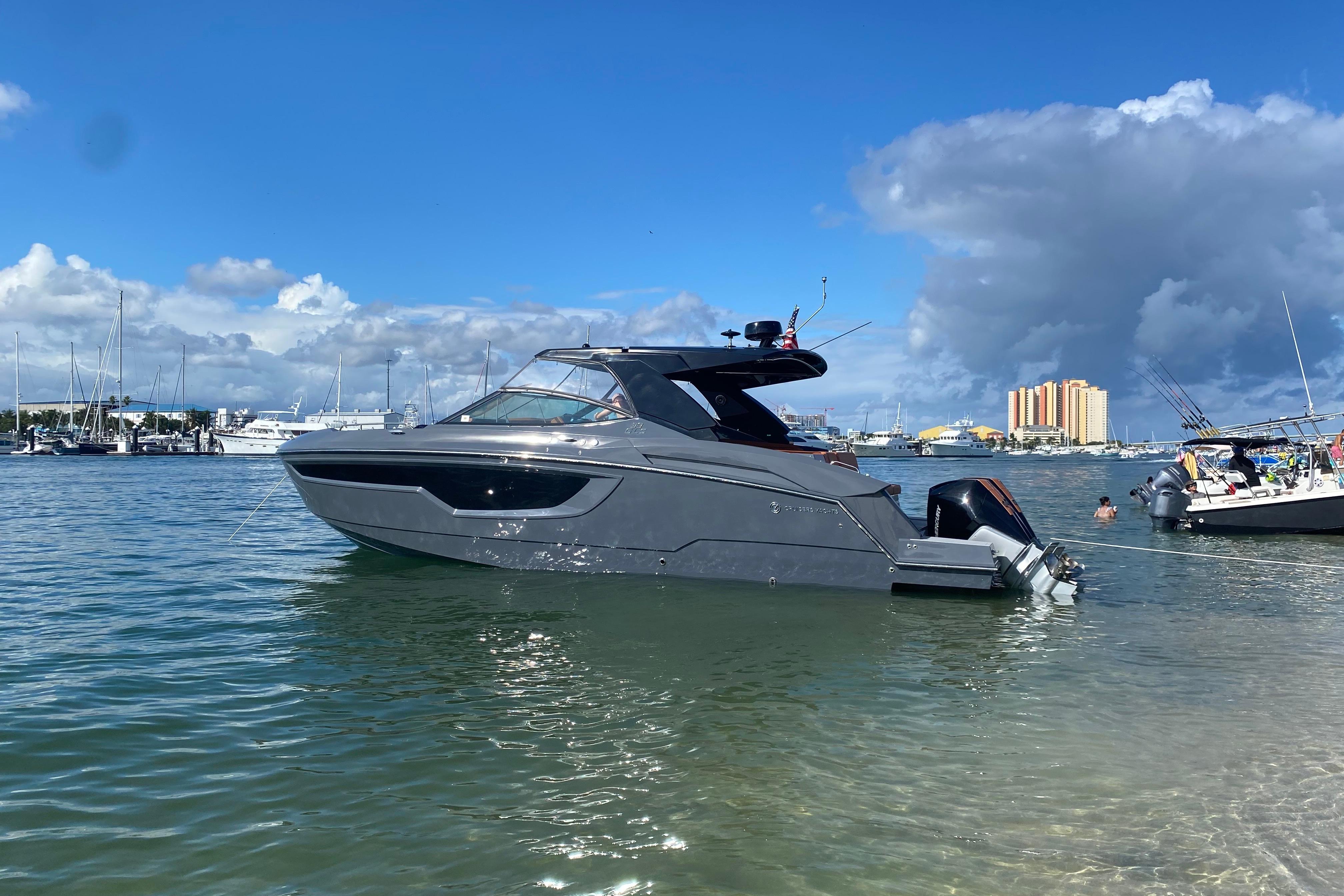 2022 Cruisers Yachts 38 GLS OB