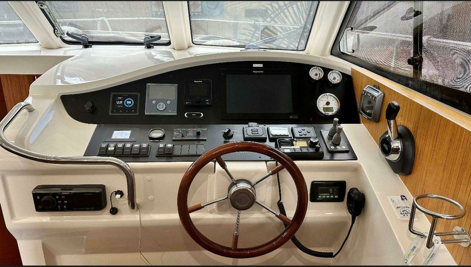 2019 Greenline 33 HYBRID - Image 9