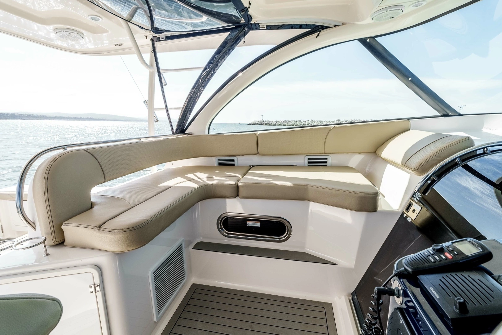 2018 Pursuit 385 Offshore - Image 21