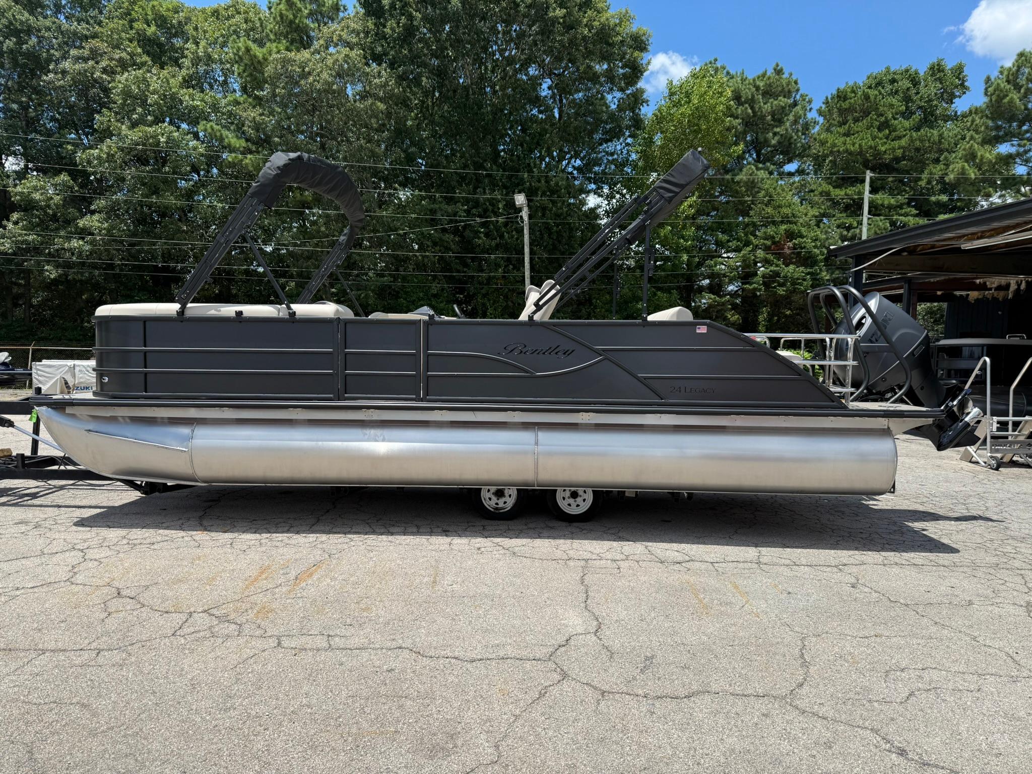 2025 Bentley Pontoons Legacy 243 Swingback