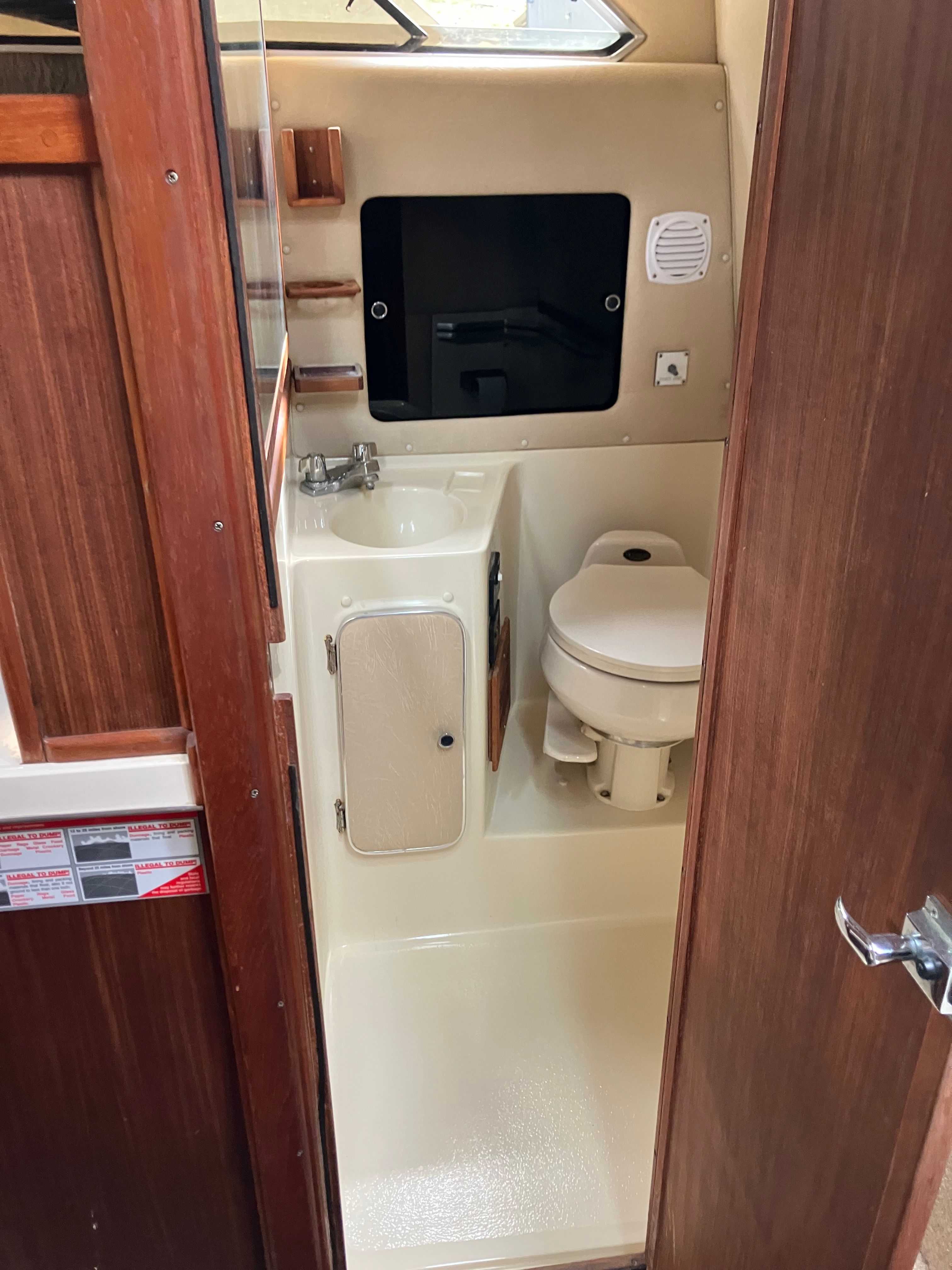 1985 Sea Ray 34 Express Cuiser - 20