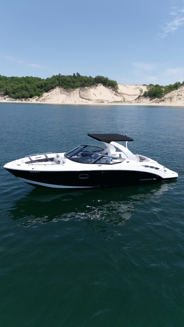 2018 Chaparral 307 - Image 2