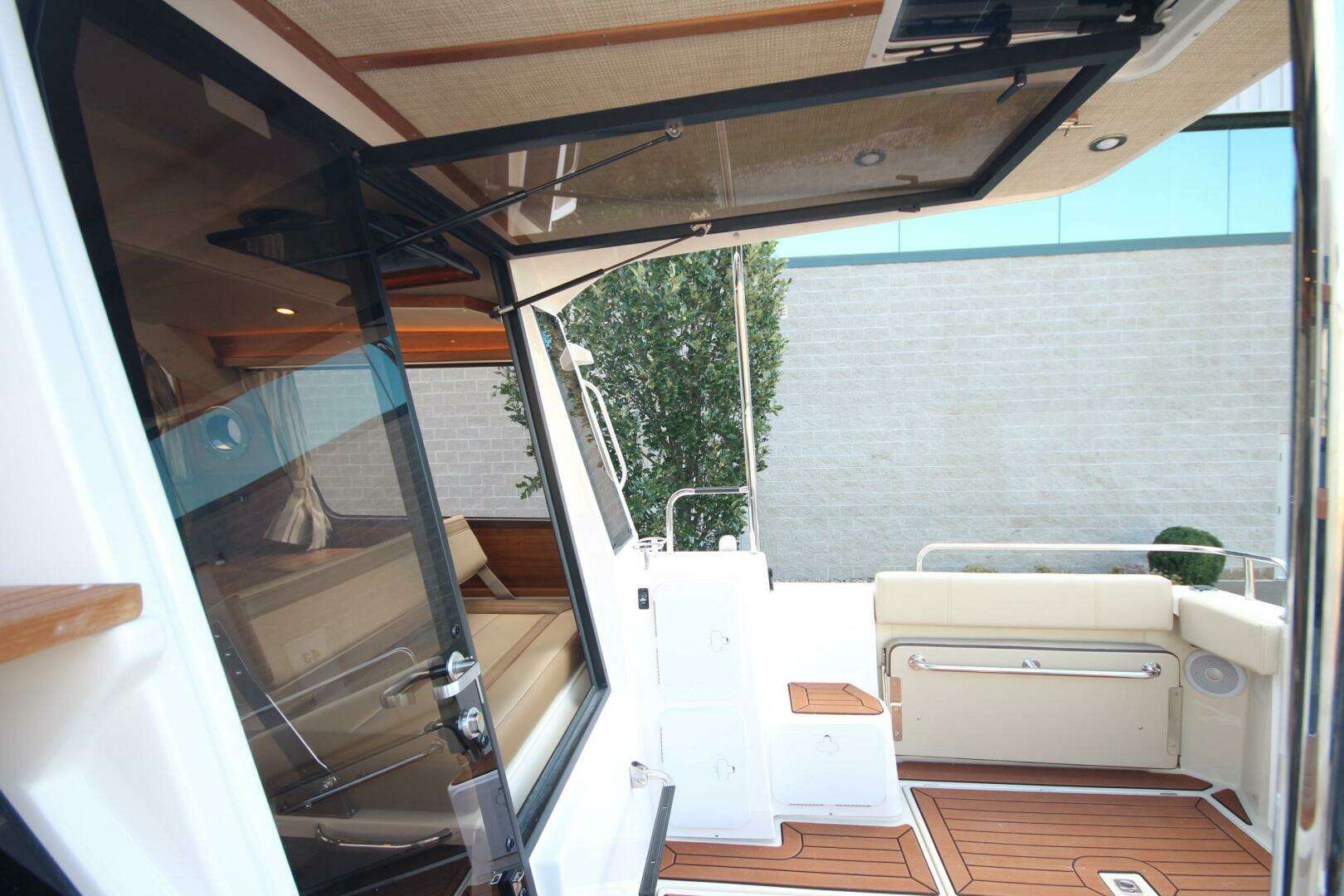 2025 Ranger Tugs R-29 Command Bridge Luxury Edition - Image 23