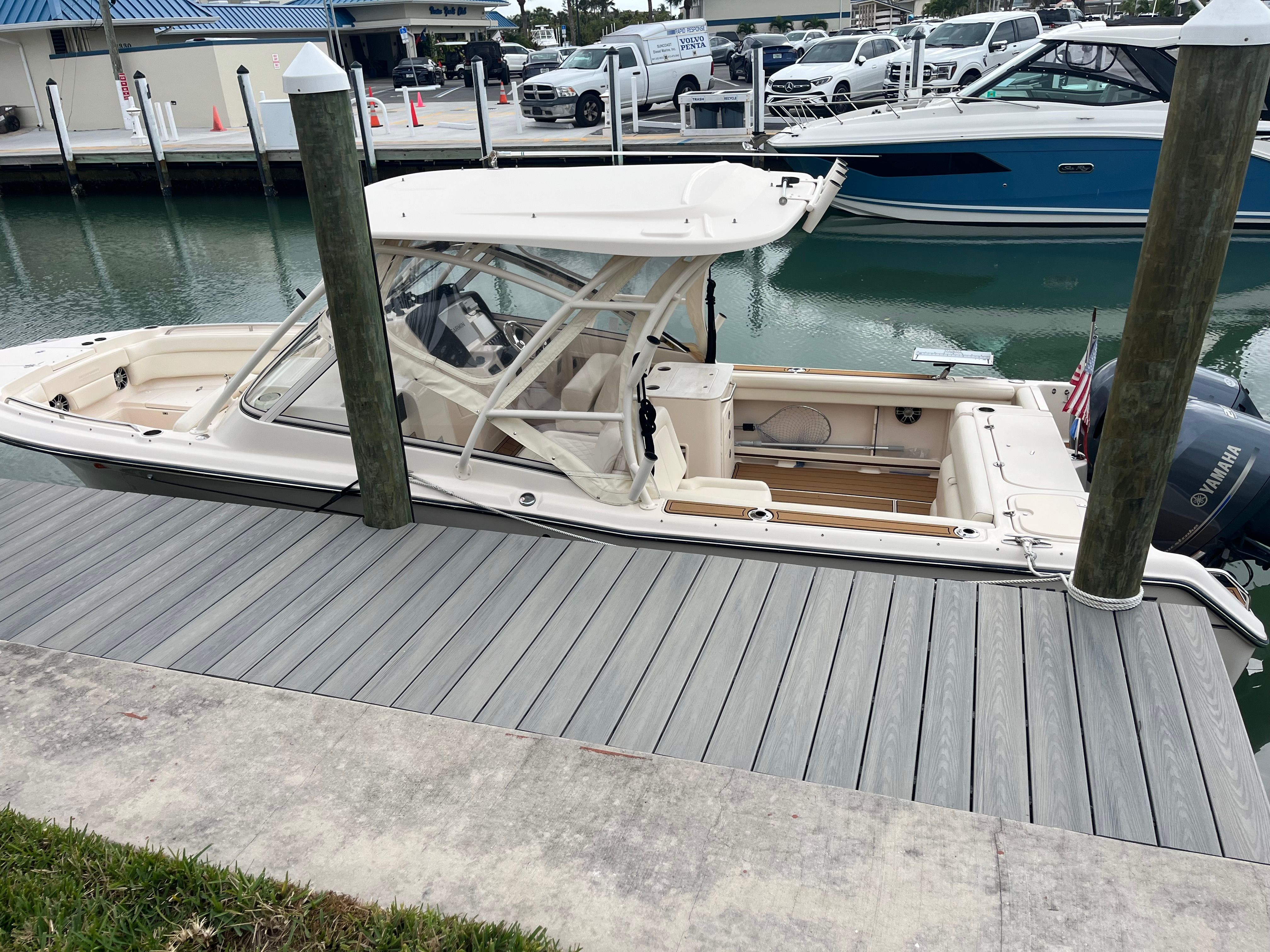 2022 Grady-White Freedom 275 boat docked at marina.