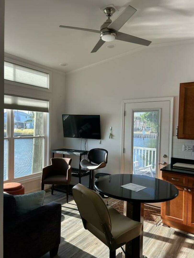 2019 Harbor Home Cozy Cottage 52' x 16' Tiny Boat - Image 10