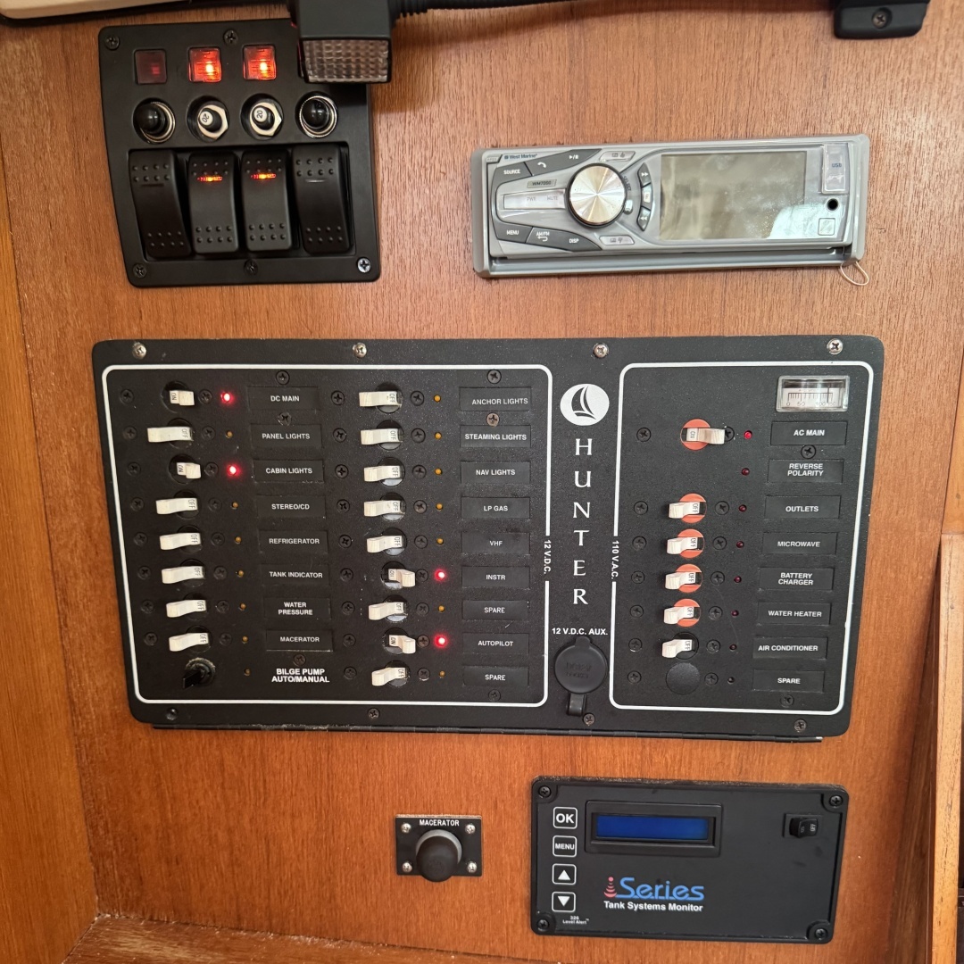 2002 Hunter 326 - Image 57