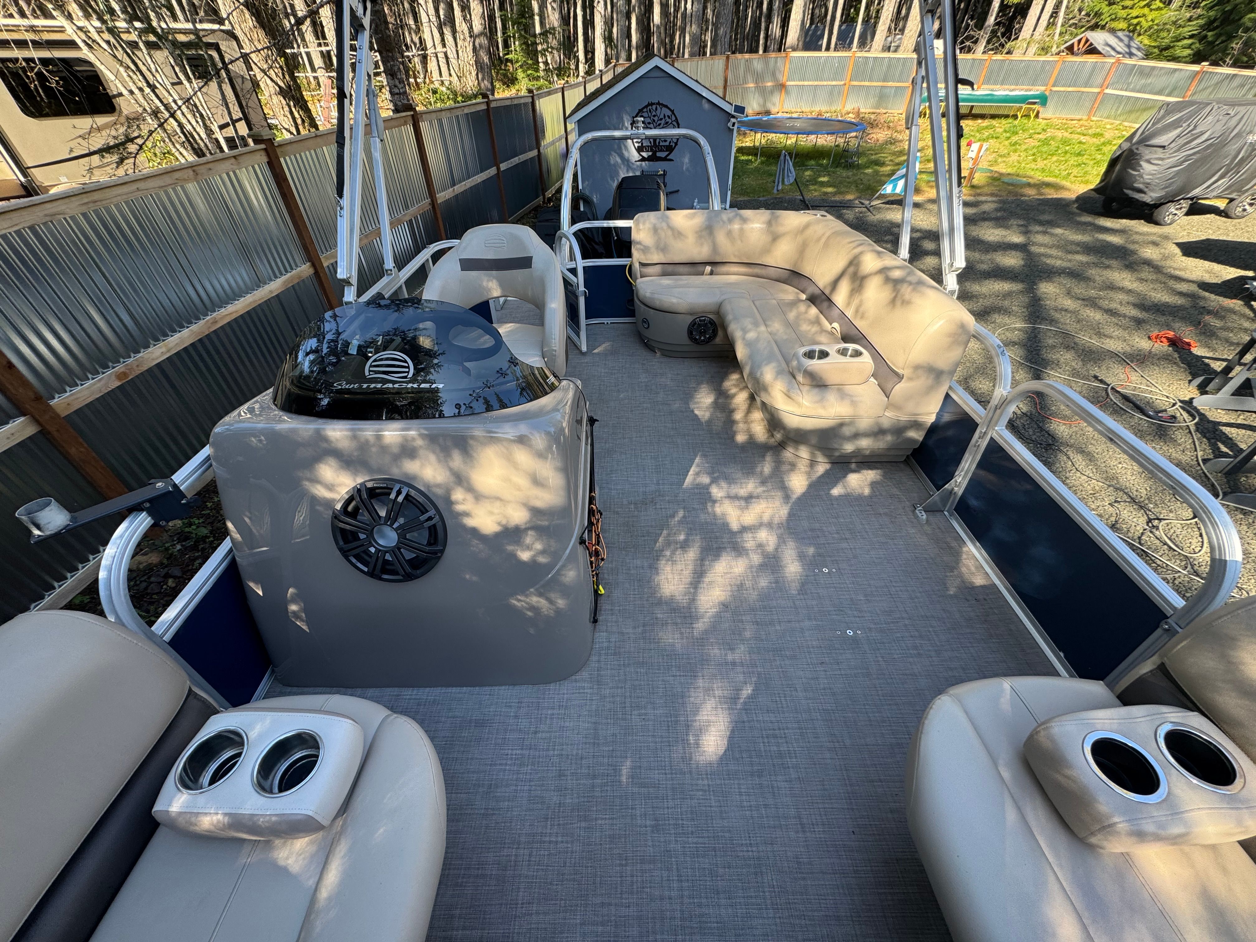 2020 Sun Tracker Party Barge 18 DLX - 4
