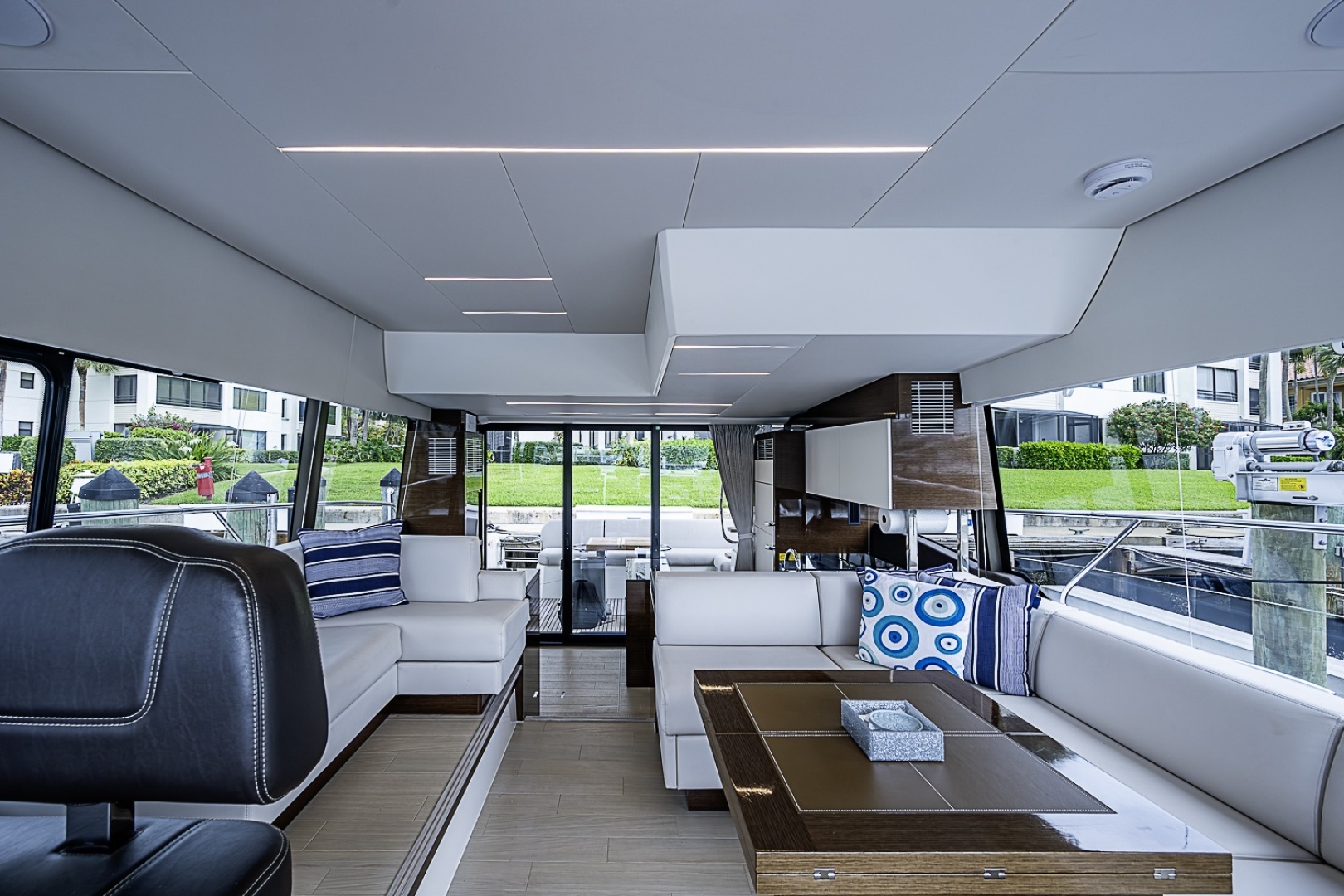 2021 Prestige 520 - Image 30