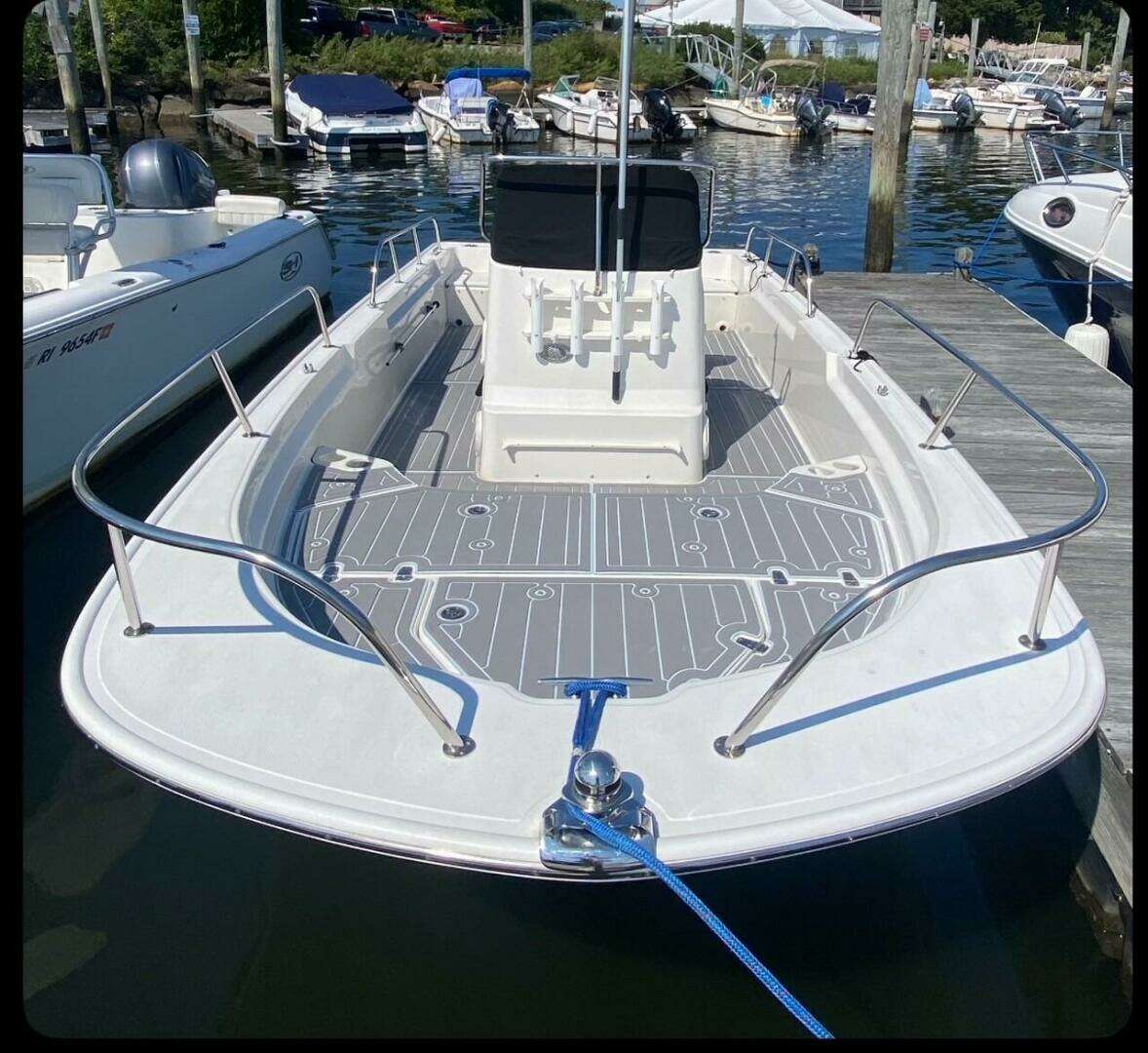 2020 Boston Whaler 190 Montauk - Image 3
